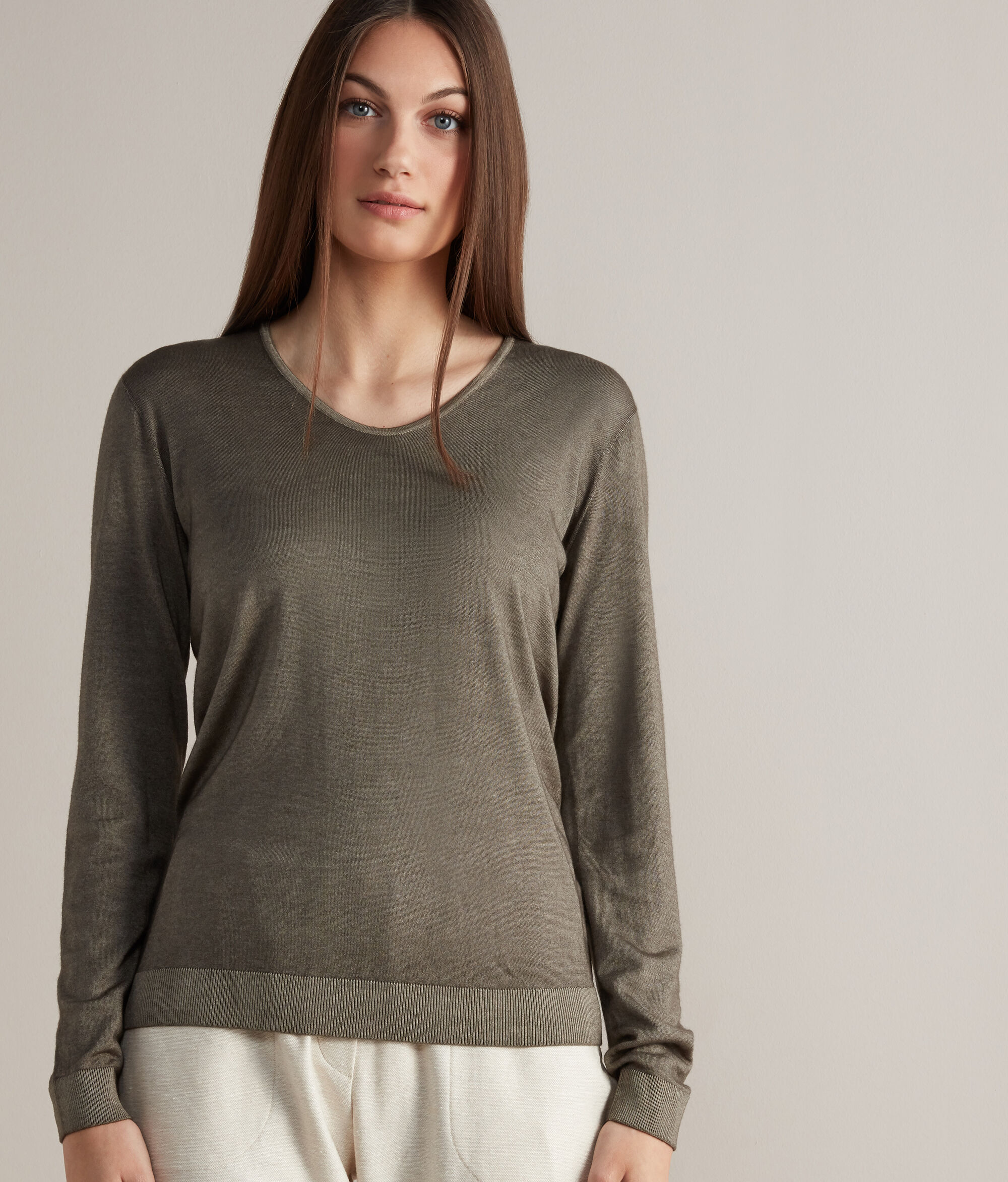 Ultrafine V-neck Cashmere Sweater