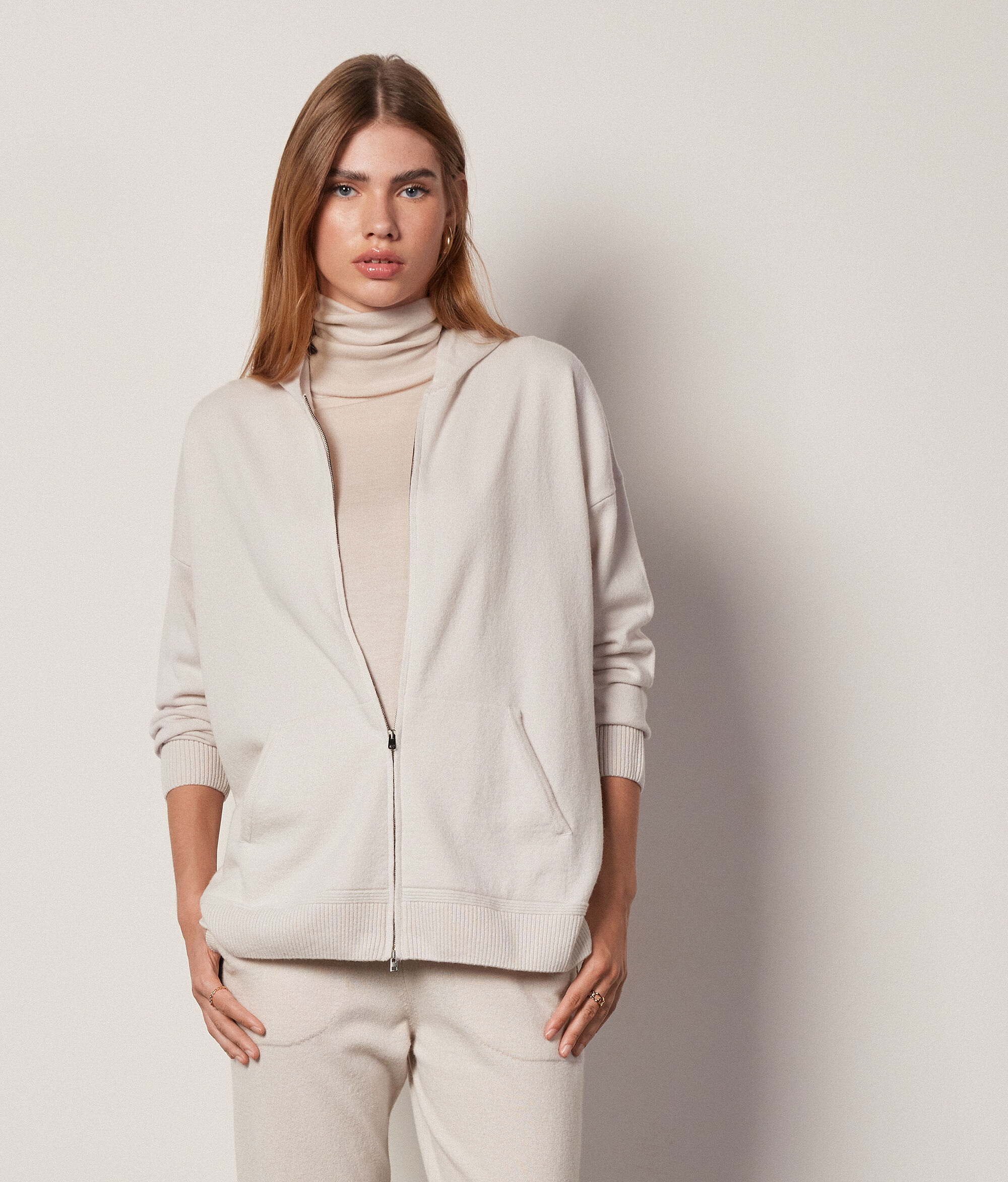 Sweatshirt à capuche en cachemire ultra-doux