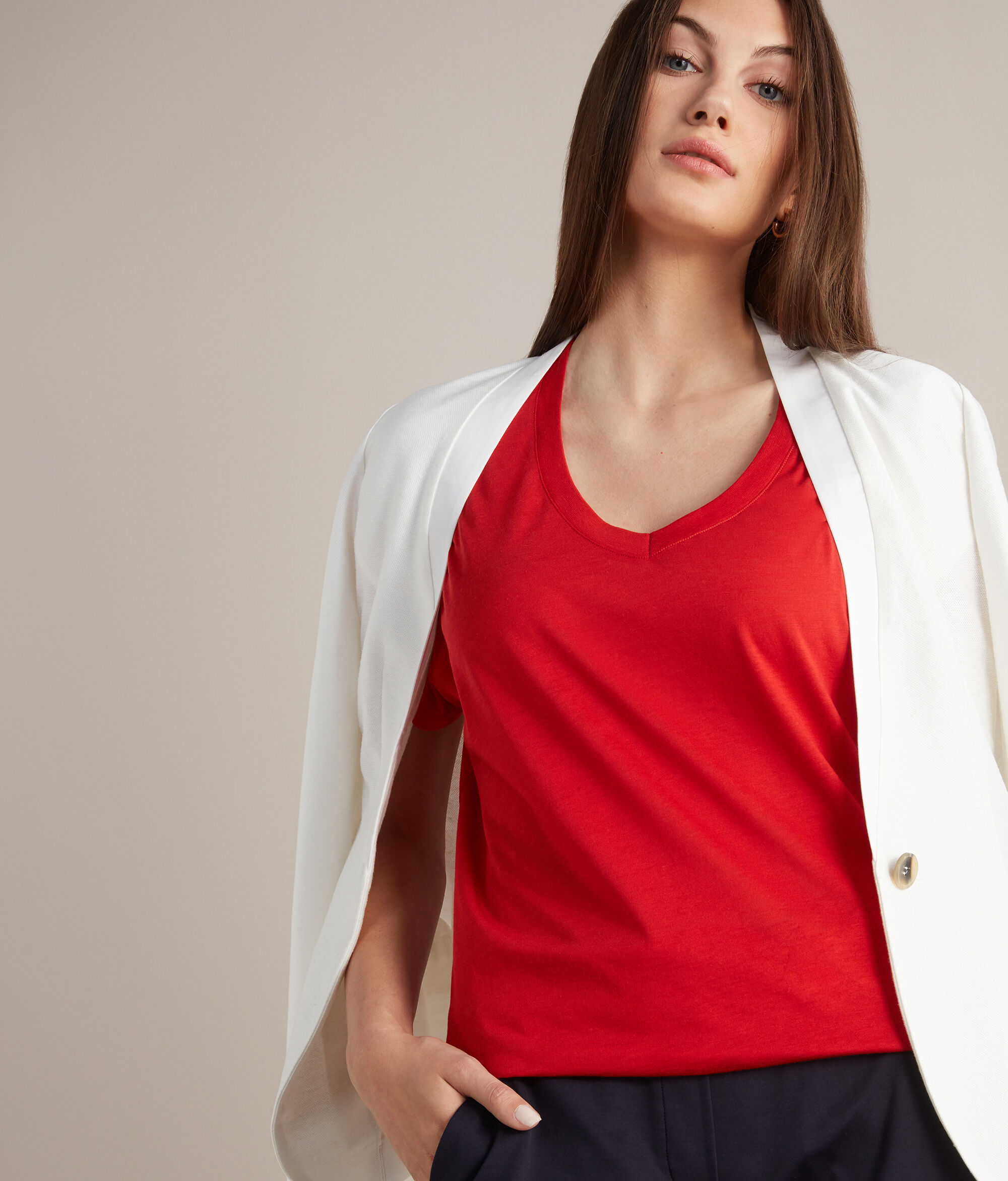 T-Shirt mit V-Ausschnitt aus Fresh Seide