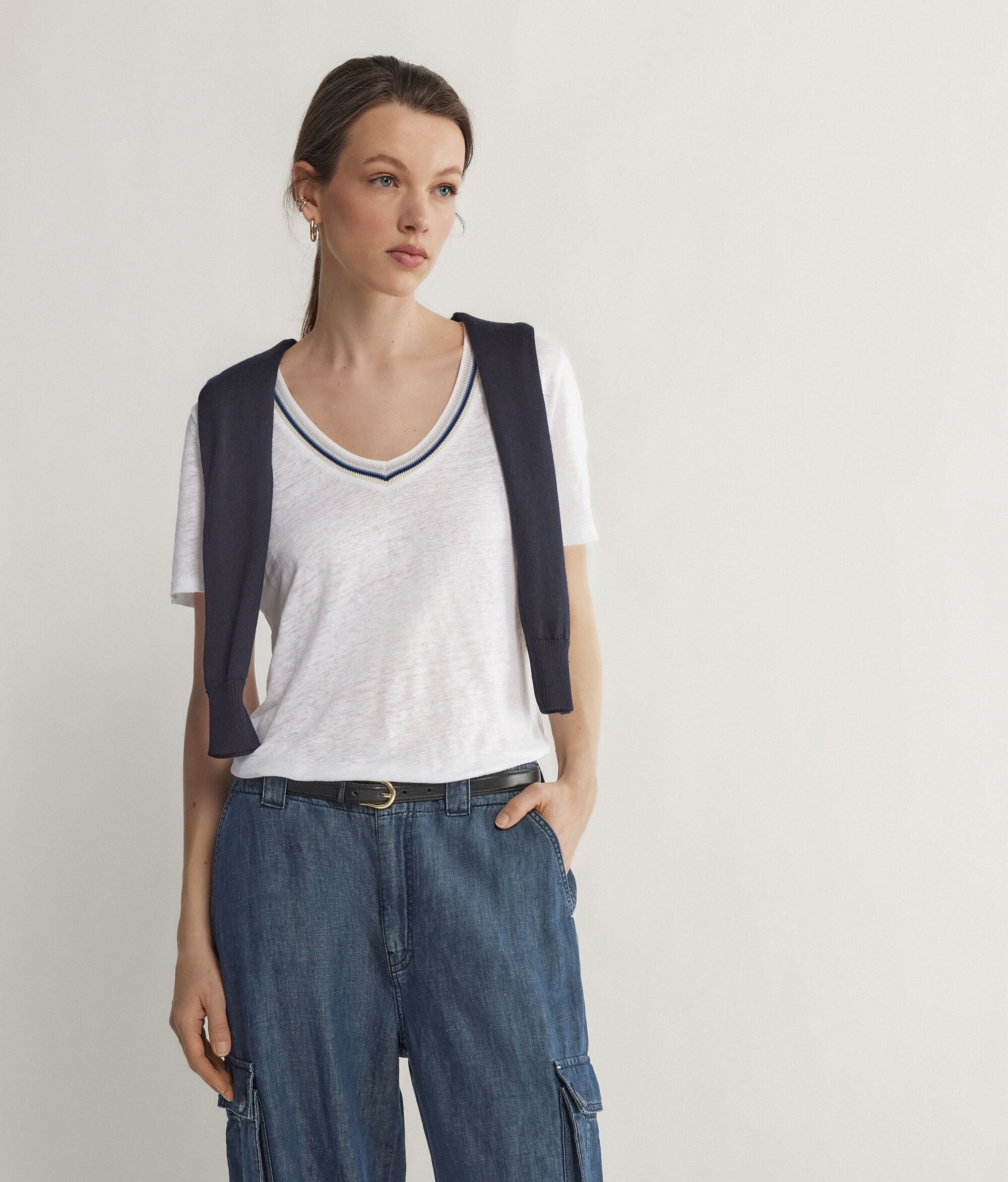 T-Shirt con Scollo a V Bordi Multicolor in Lino