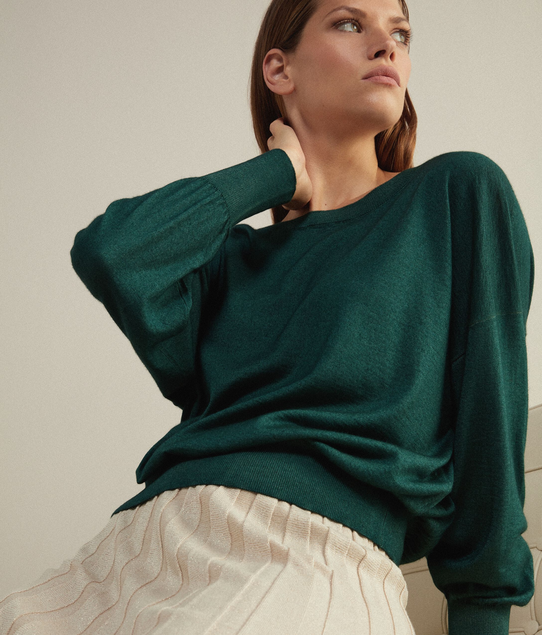 Maglia Scollo Barchetta in Cashmere Ultrafine con Maniche Ampie