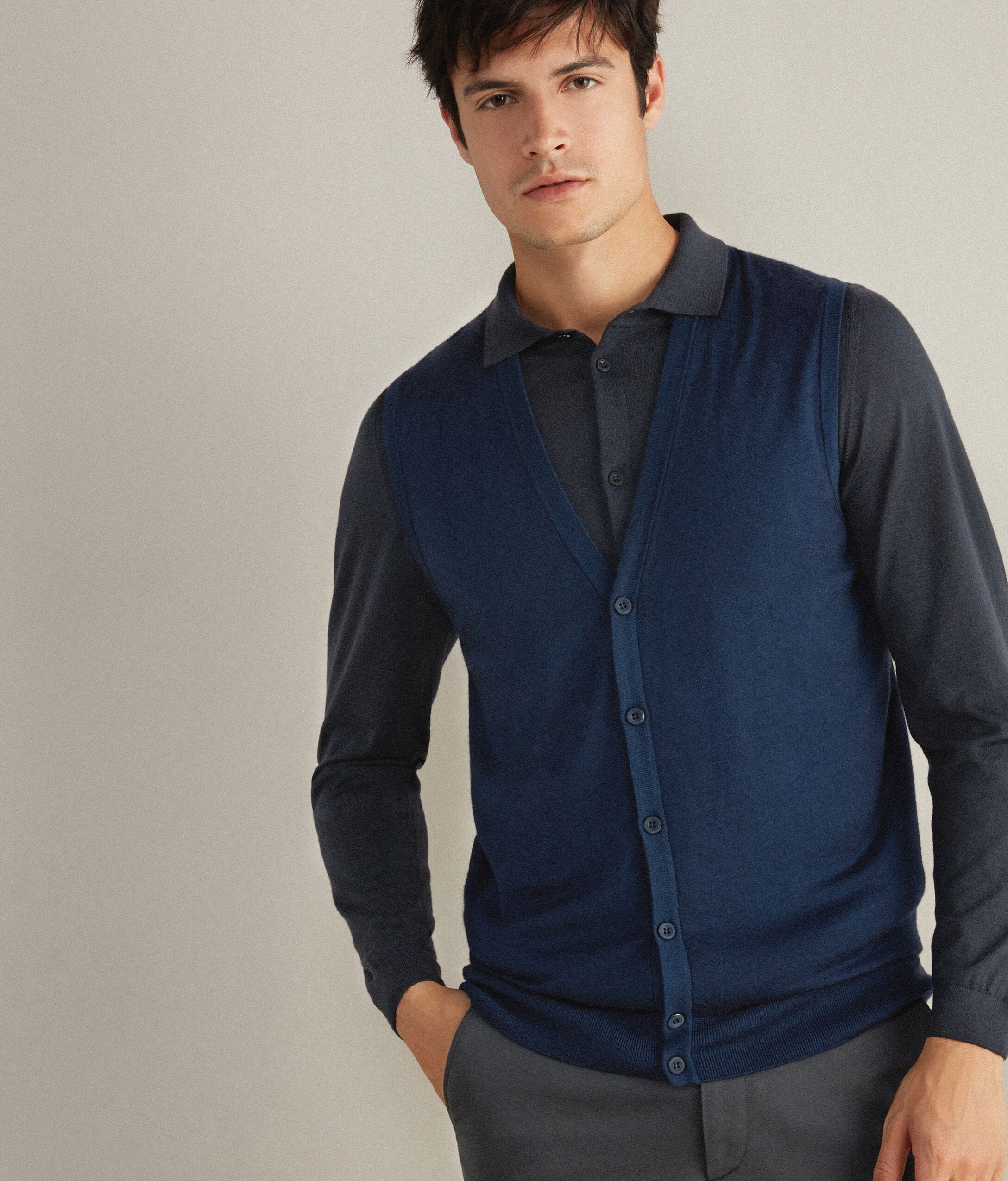 Chaleco de Cashmere Ultrafineo con botones