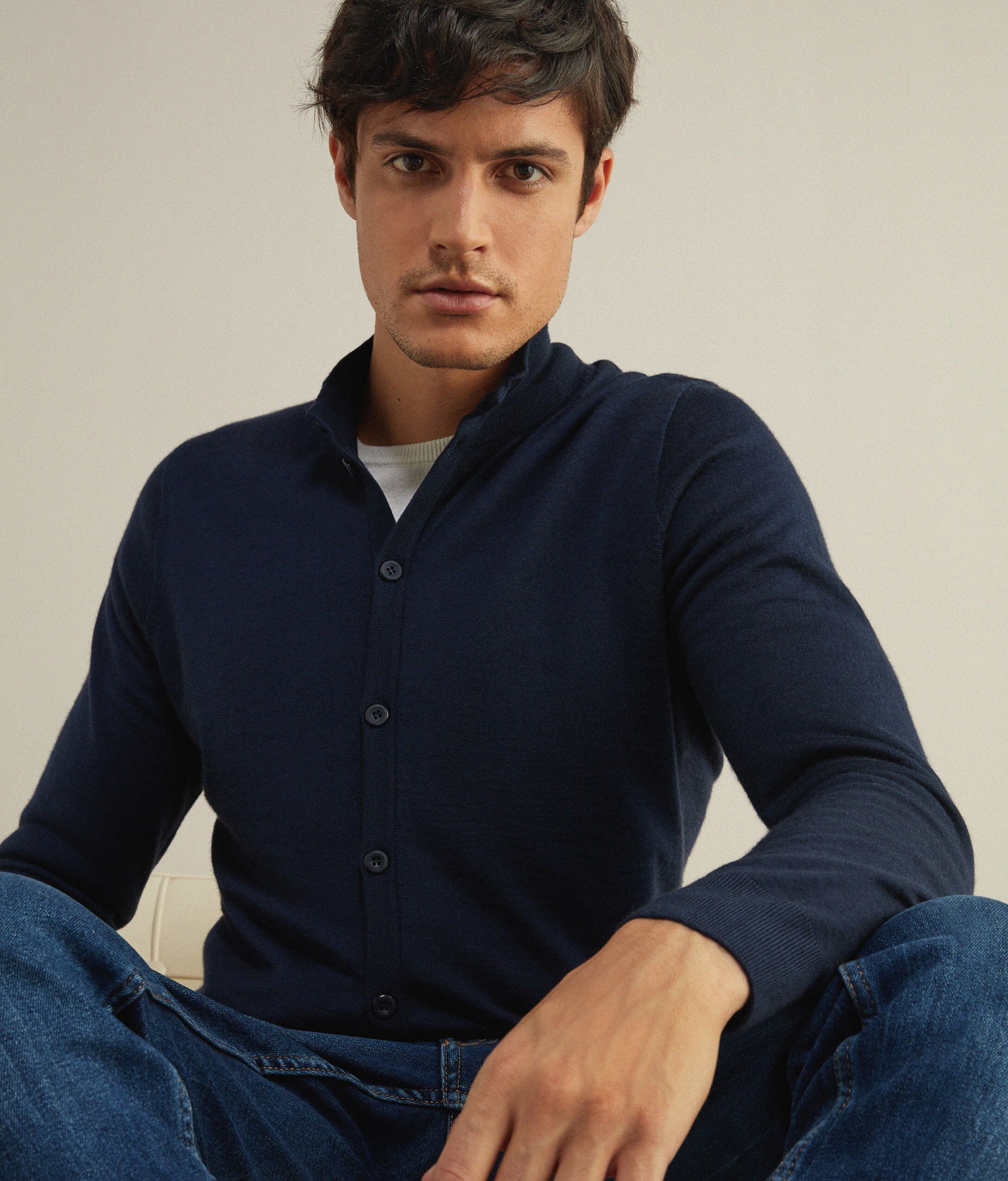 Ultrafine cashmere buttoned cardigan