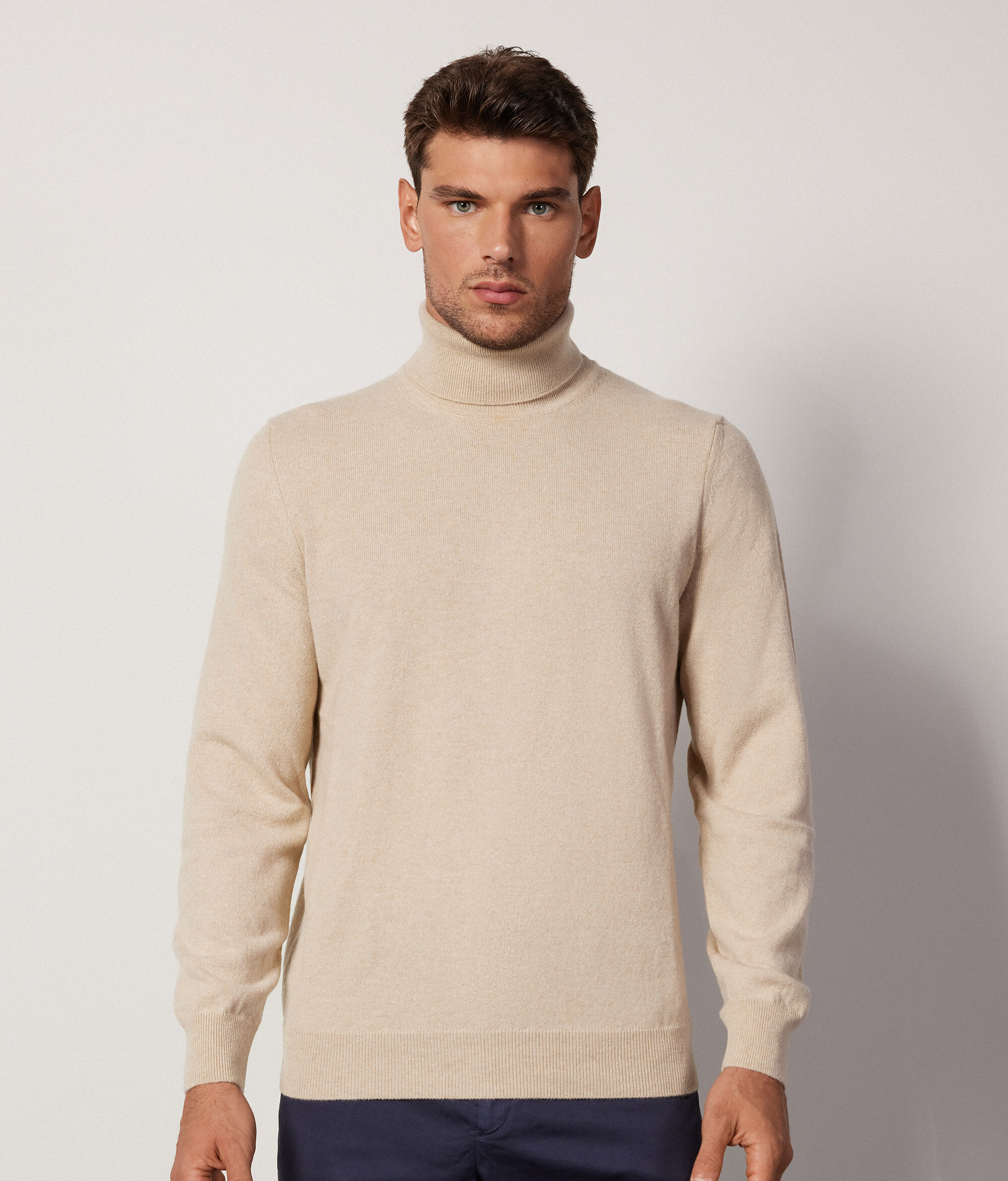 Jersey de cuello vuelto de cashmere ultrasoft