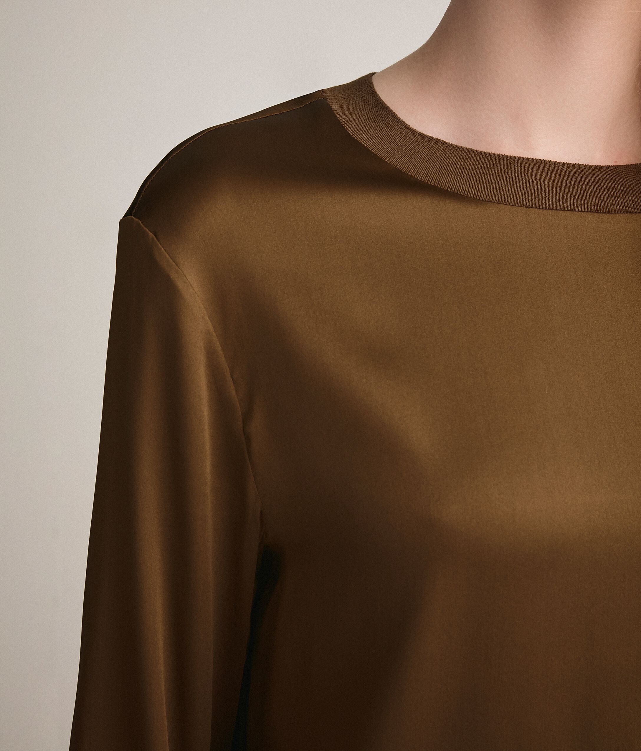 Blusa Girocollo in Seta