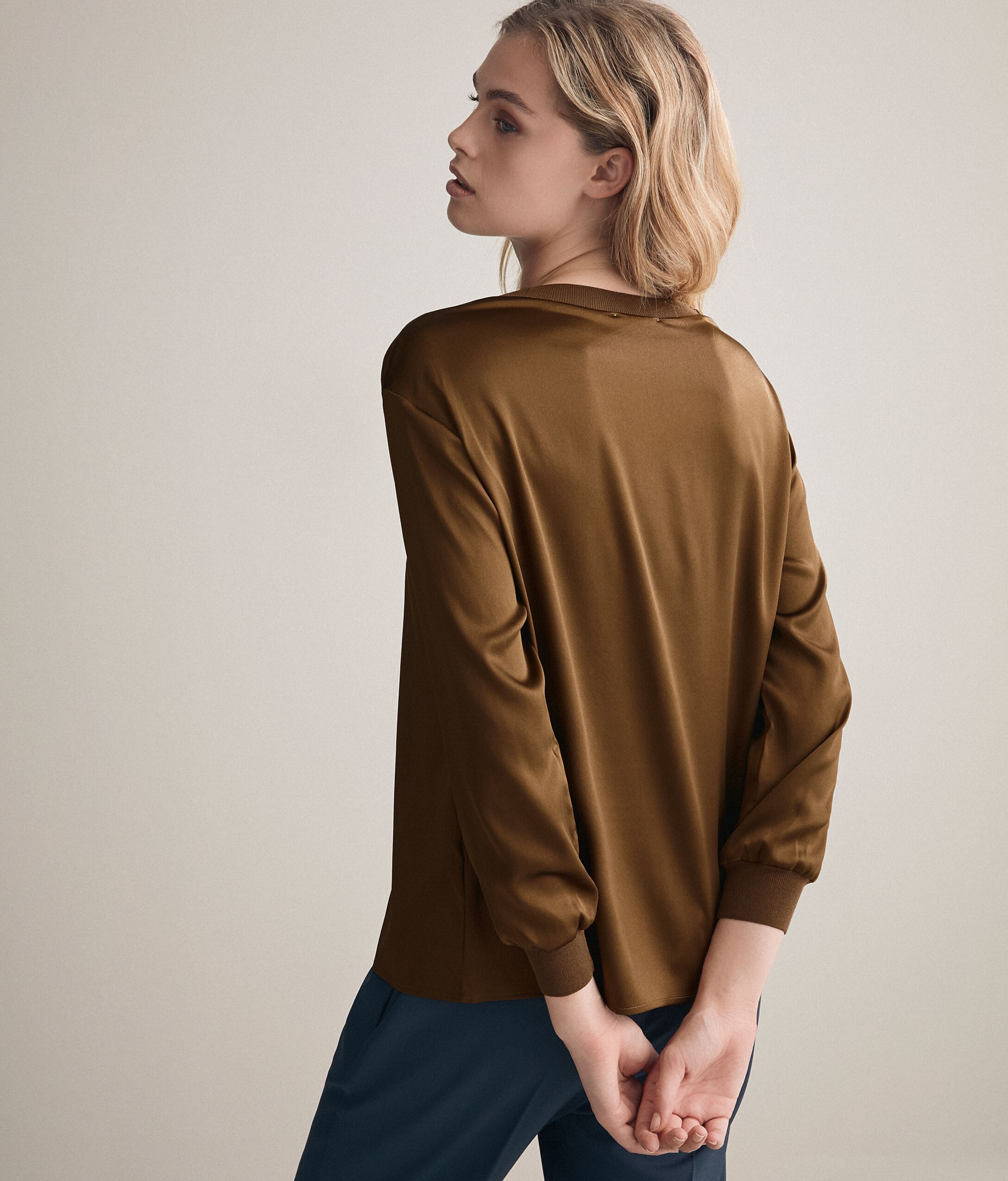 Blusa Girocollo in Seta