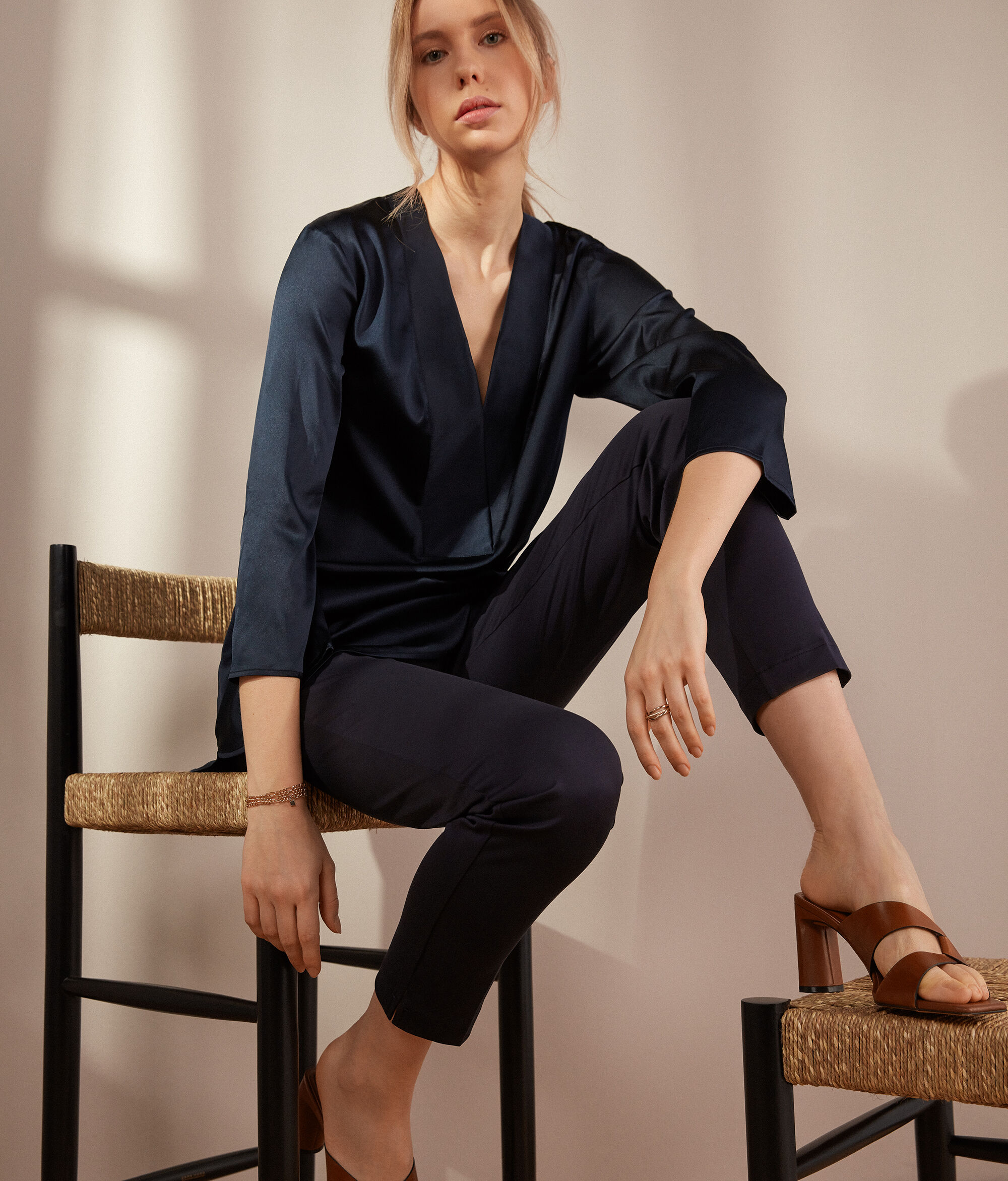 Blusa con Scollo a V in Seta