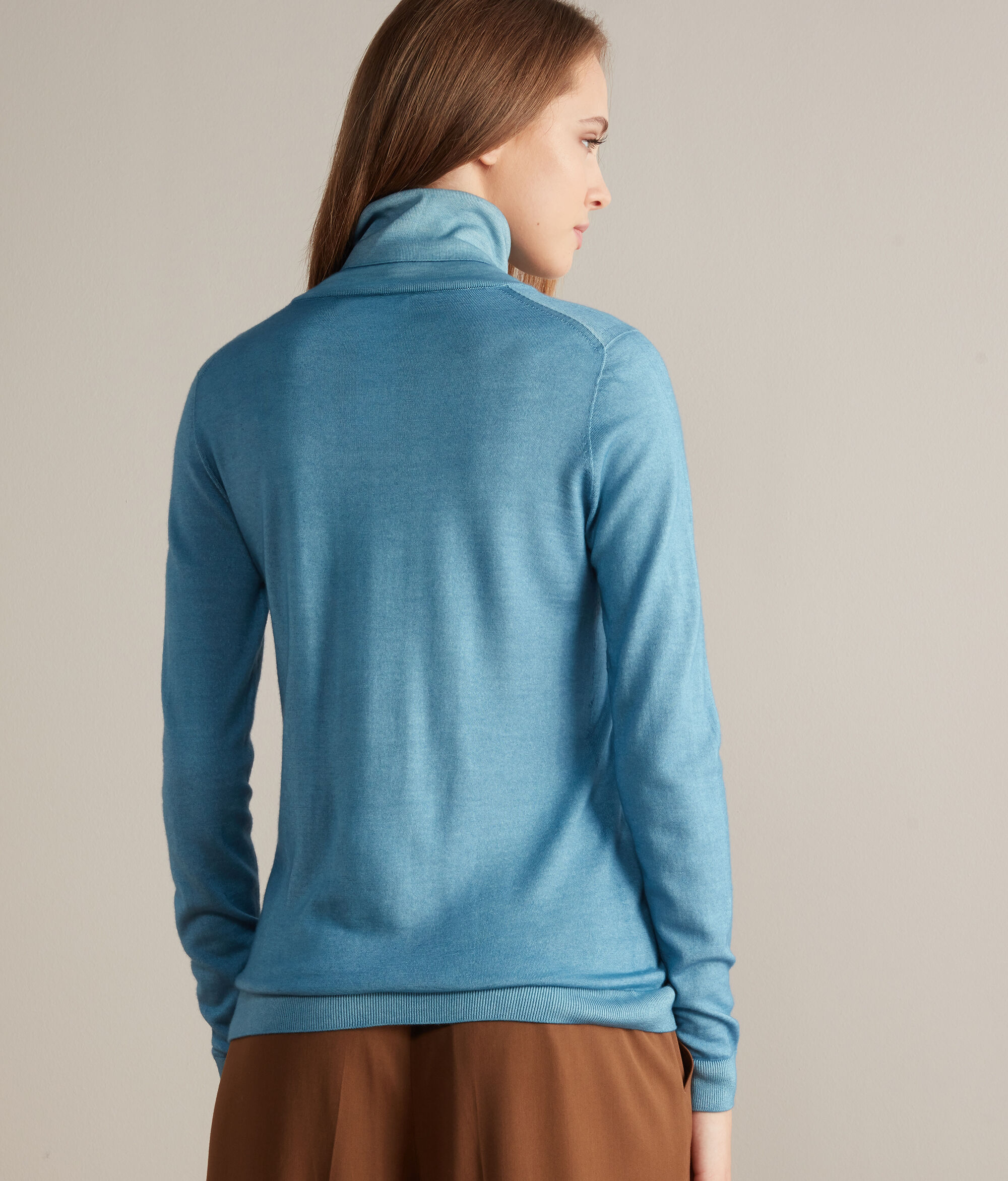 Ultralight Cashmere Turtle-Neck
