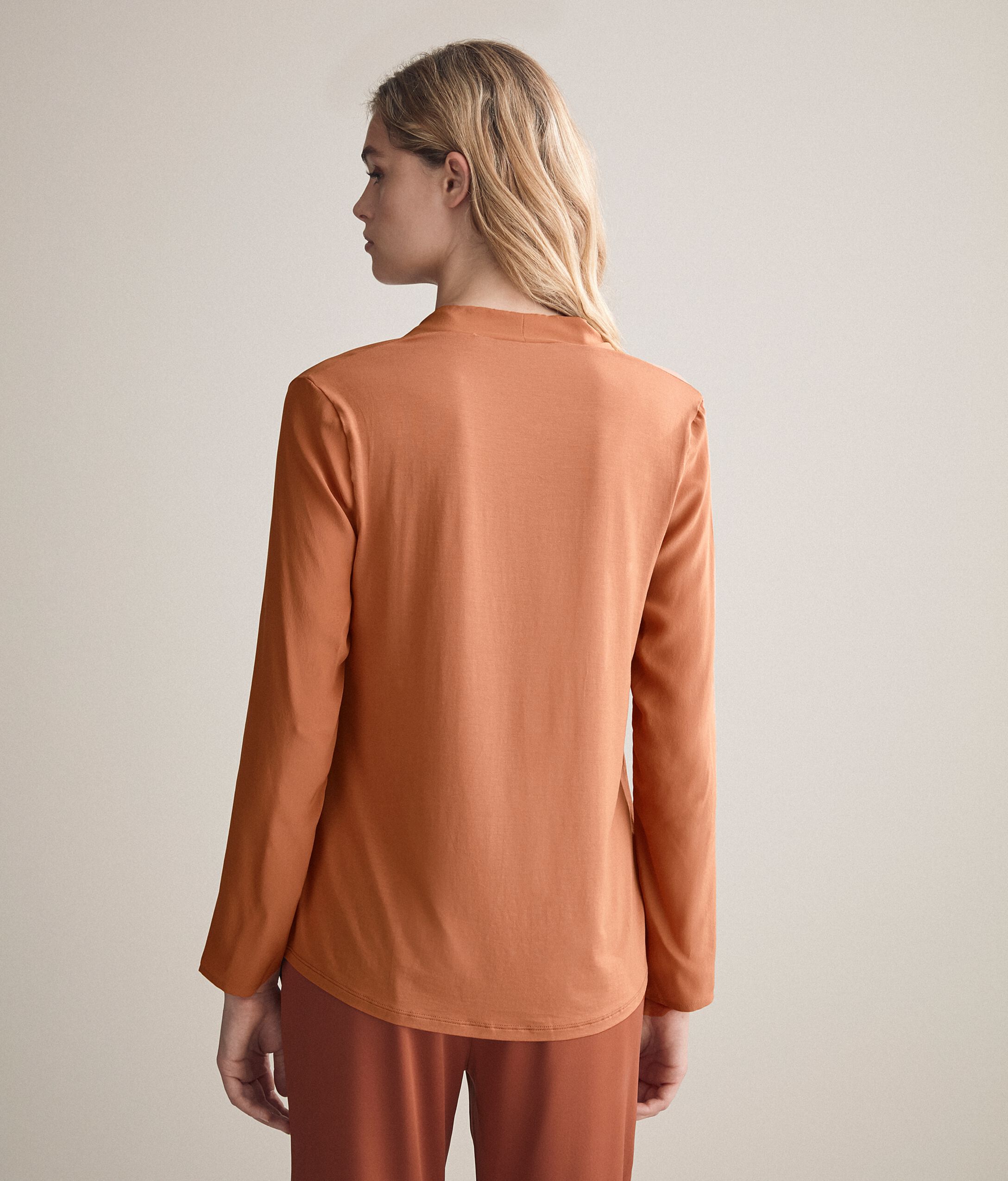 Blusa Scollo V Crepe de Chine