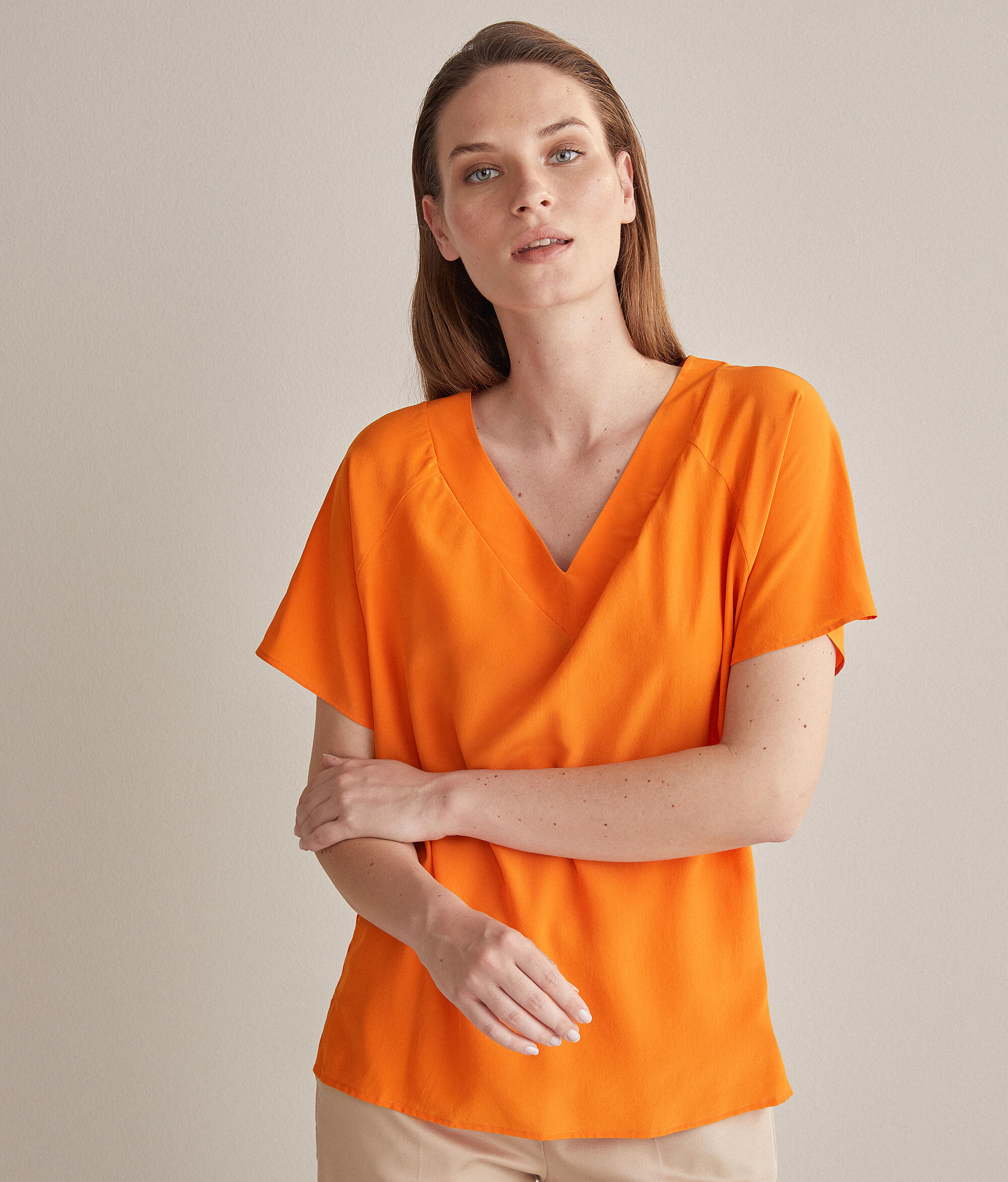 T-shirt Scollo V in Seta e Modal