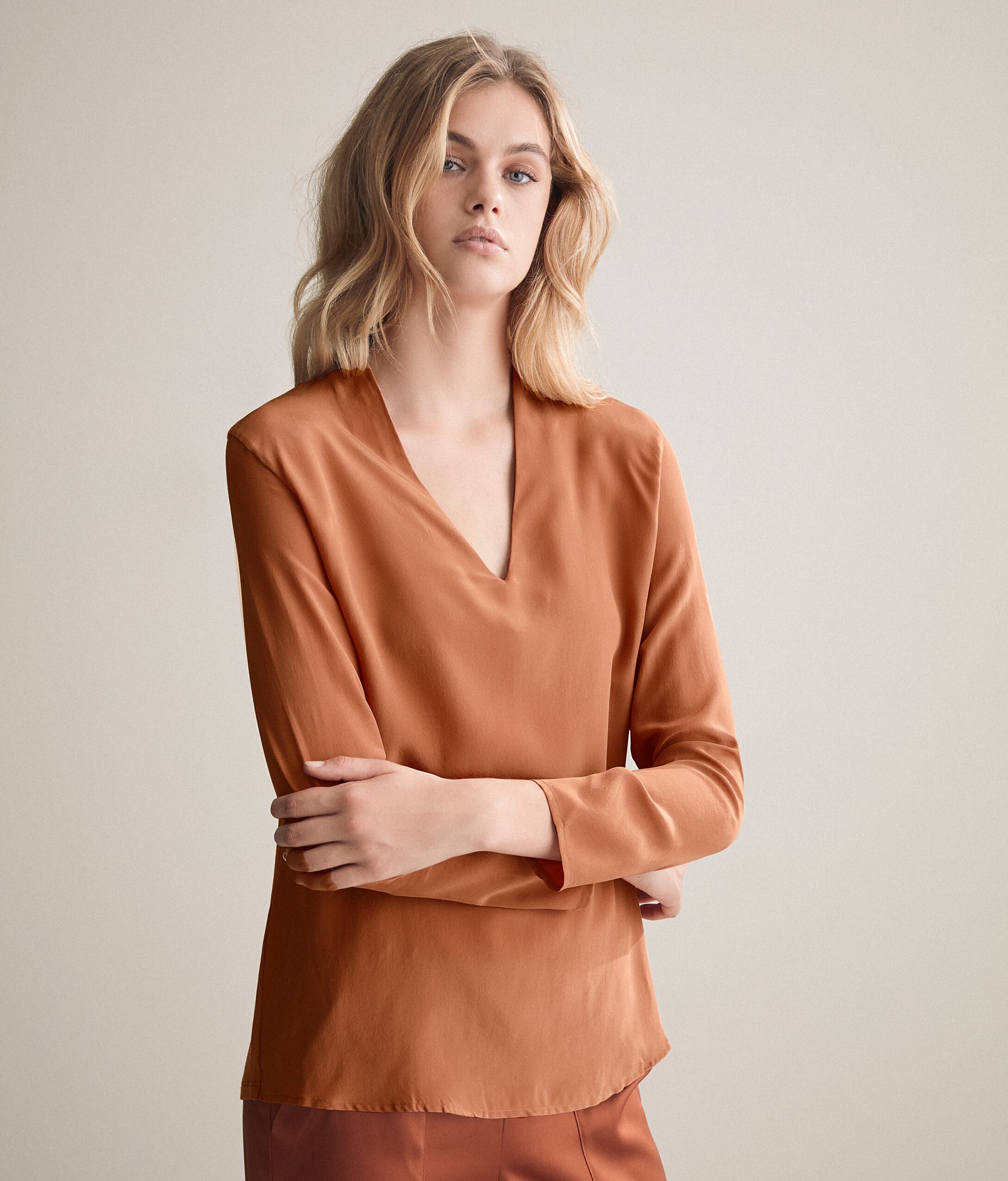 Blusa Scollo V Crepe de Chine
