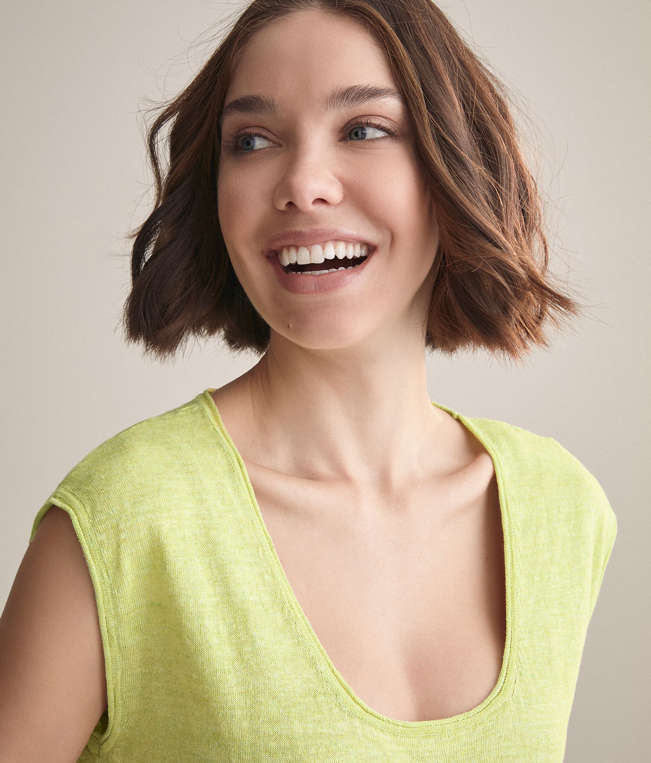 T-shirt à Col Ample en Lin