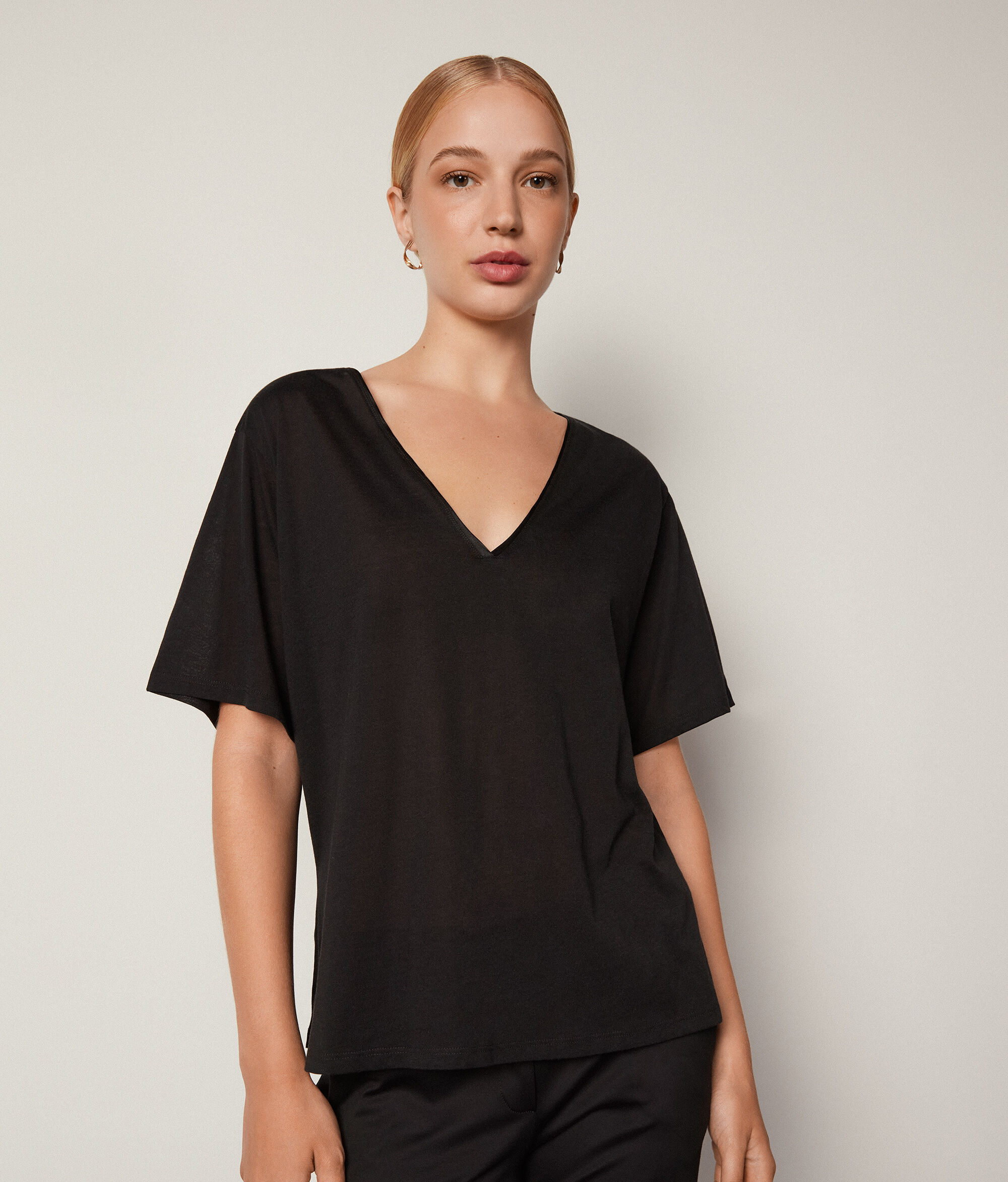 T-shirt με Λαιμόκοψη V από Βαμβάκι και Μετάξι