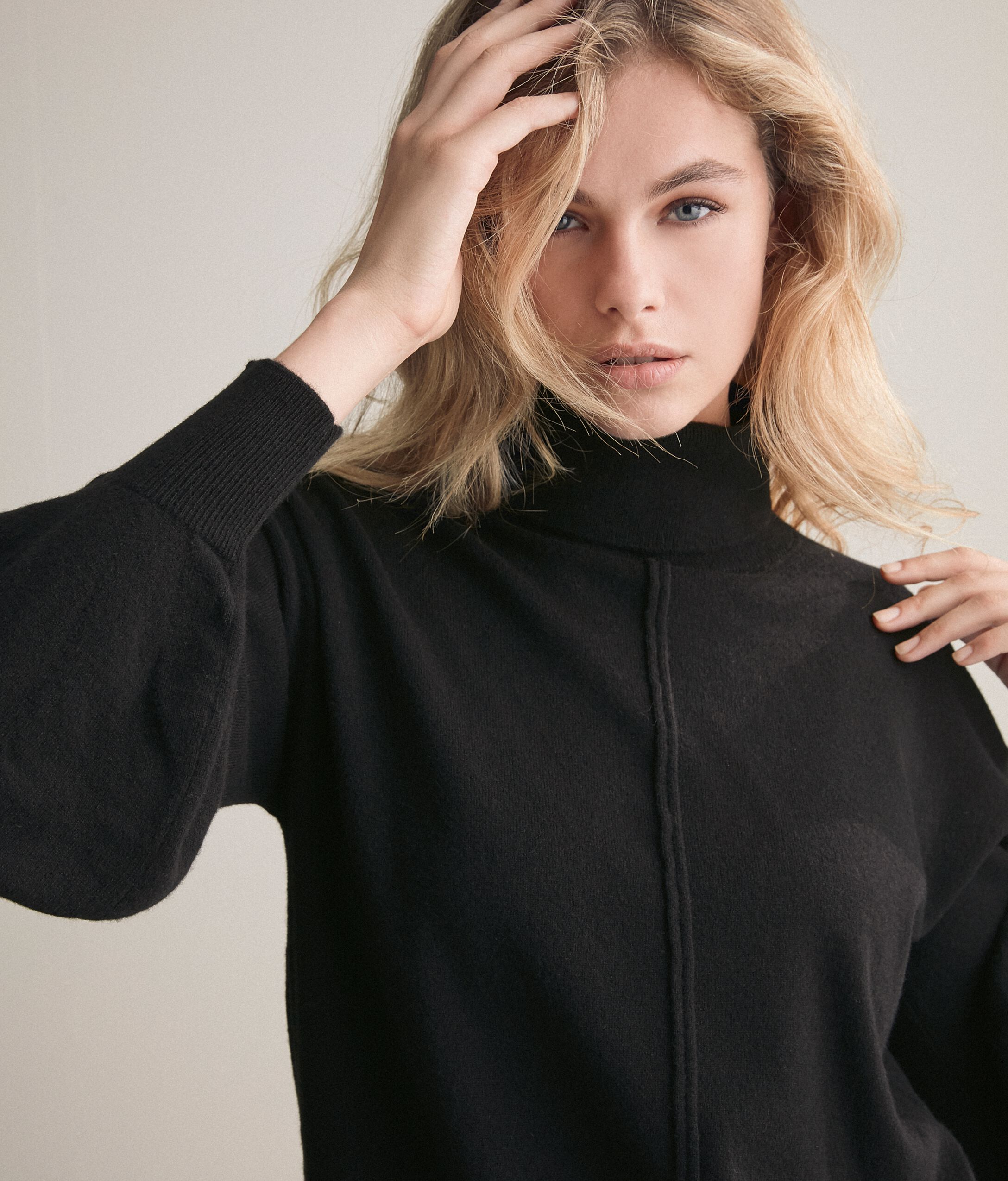 Rollkragenpullover aus Kaschmir mit Ballonärmeln
