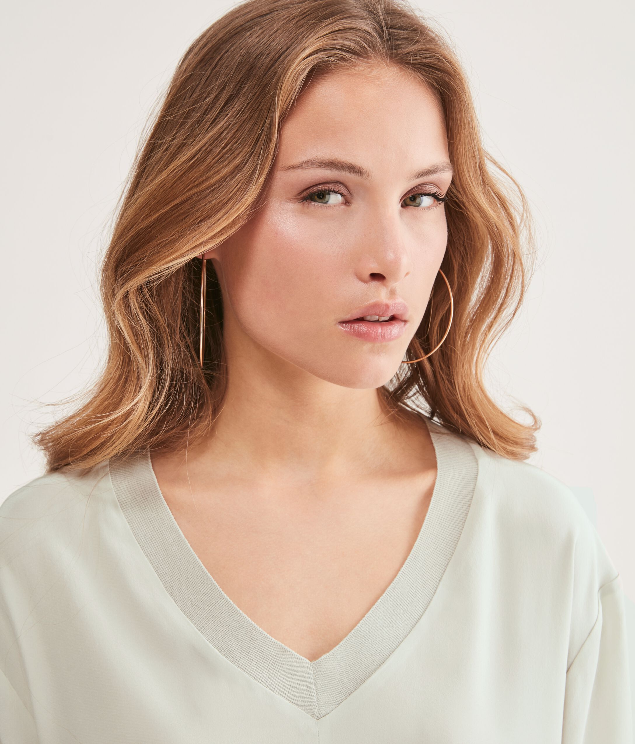 T-shirt à col V en soie et coton