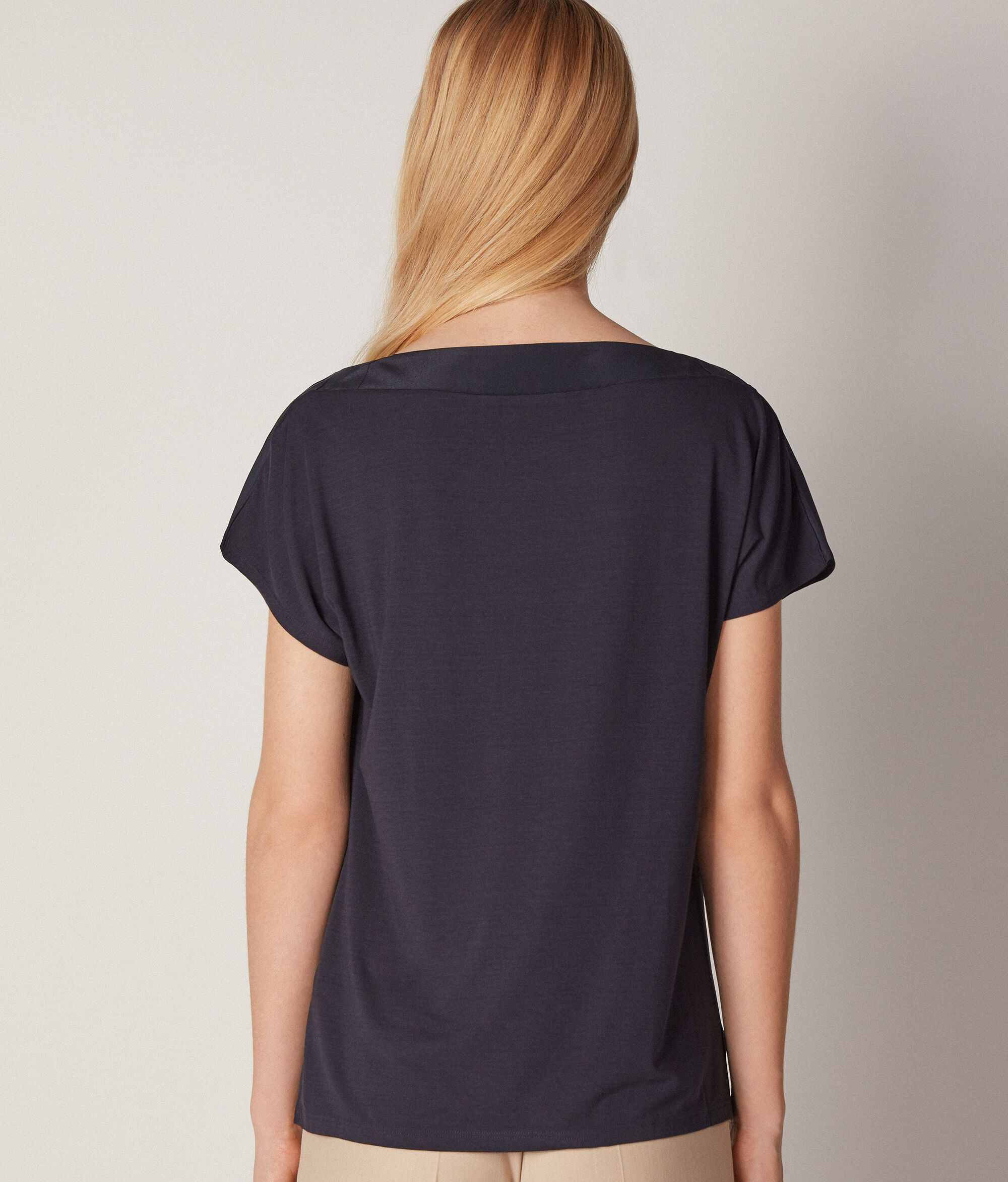 T-shirt à col bateau en soie et modal