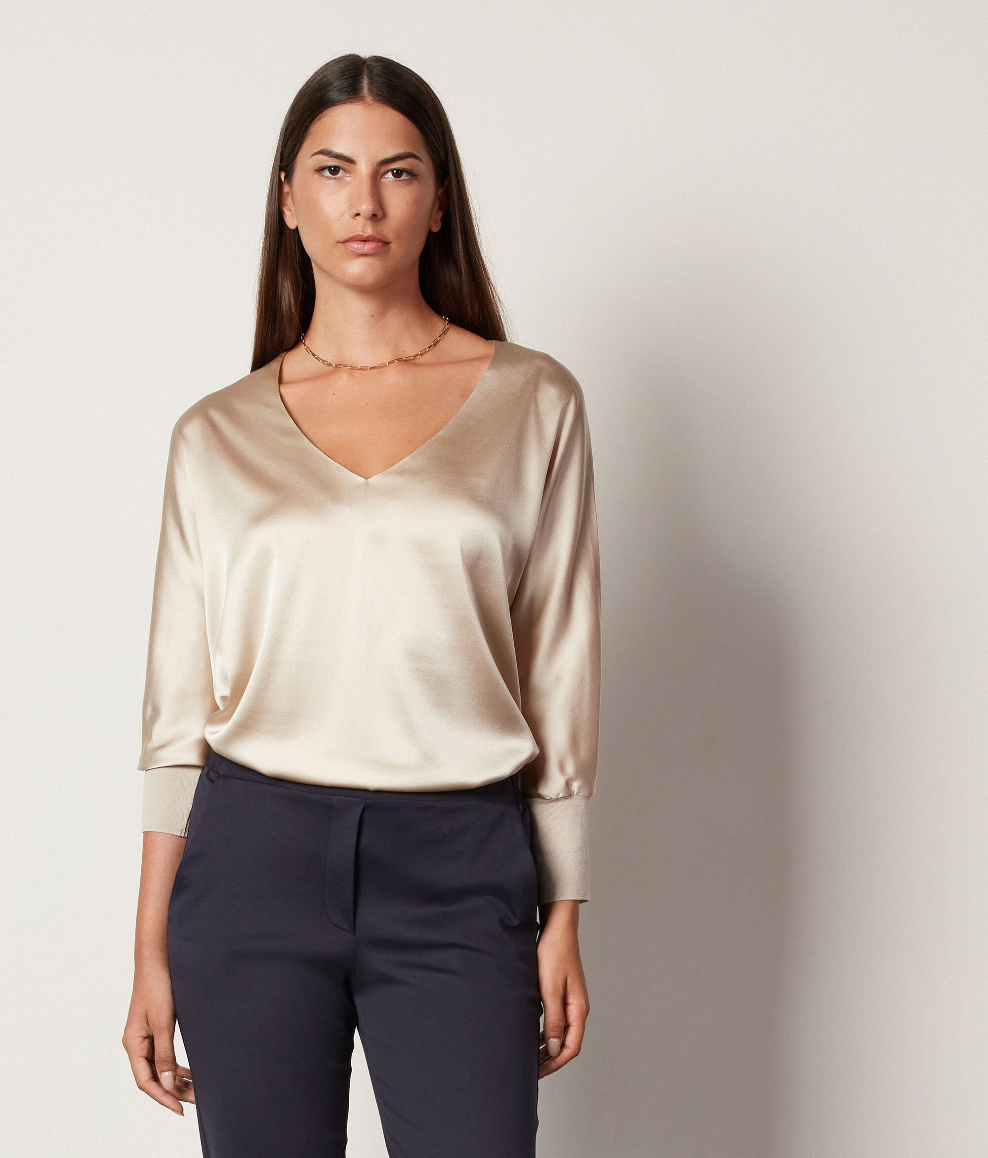 Blouse à col V en soie