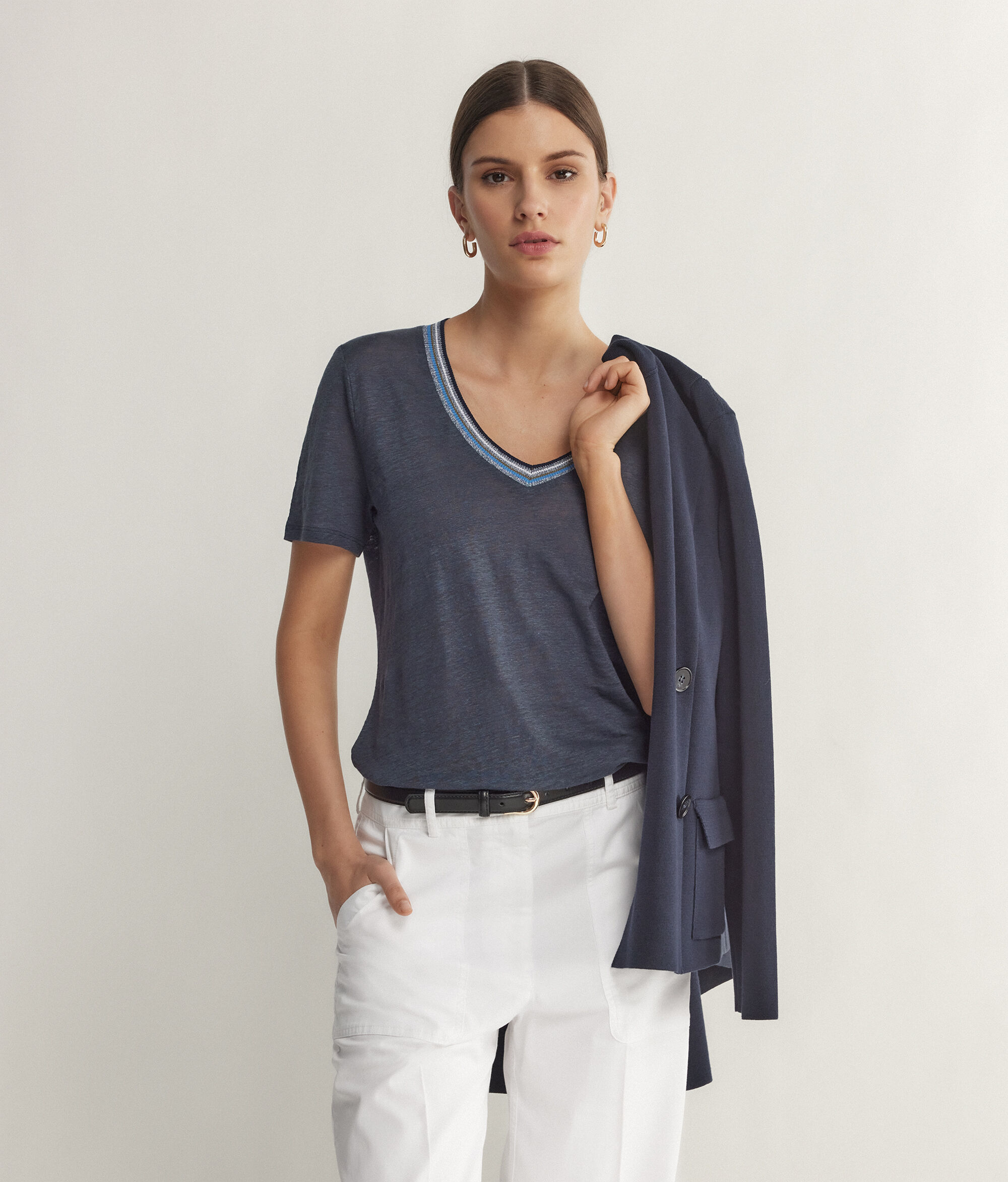 T-Shirt con Scollo a V Bordi Multicolor in Lino