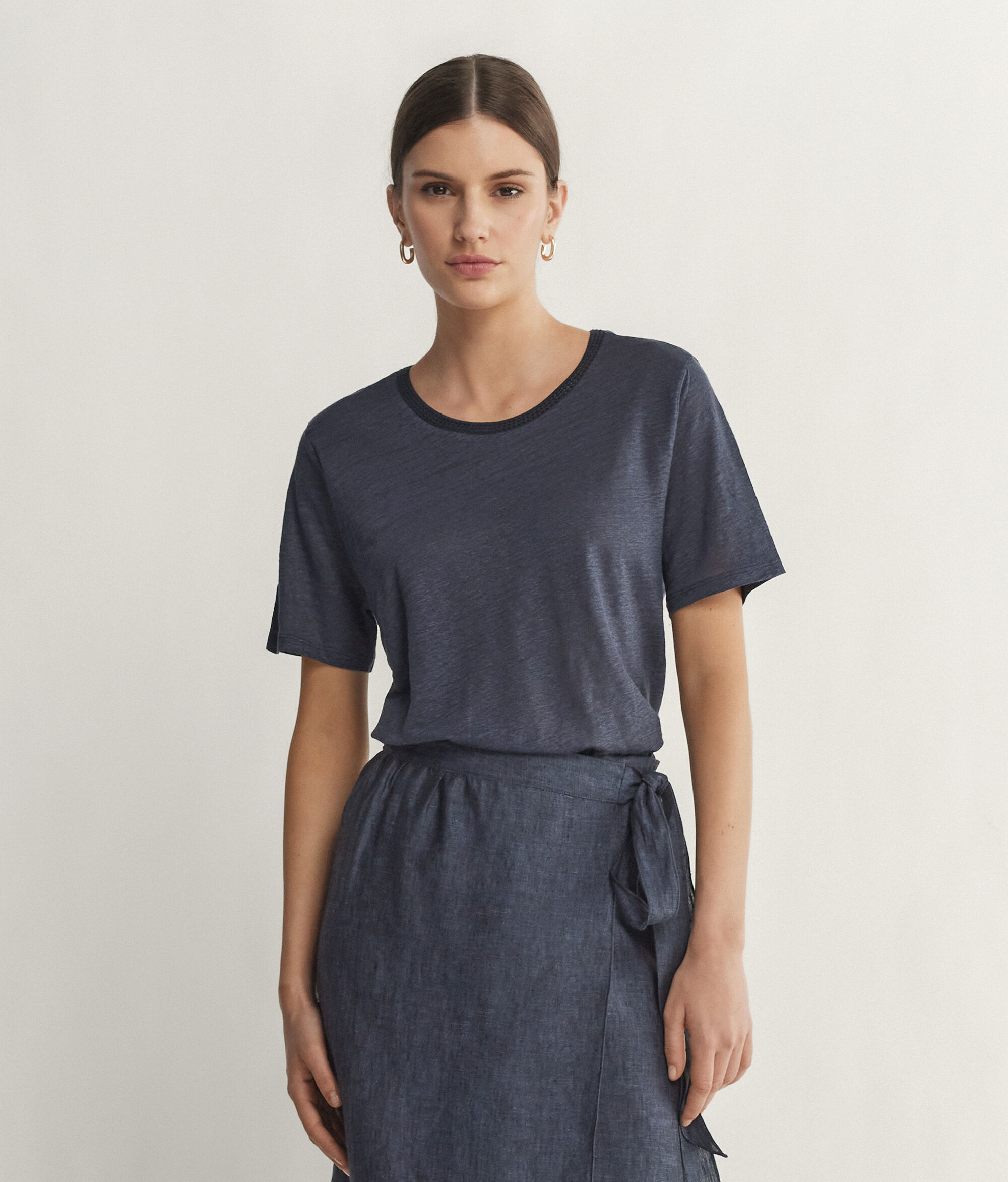 T-Shirt  Girocollo con Bordi Retina in Lino