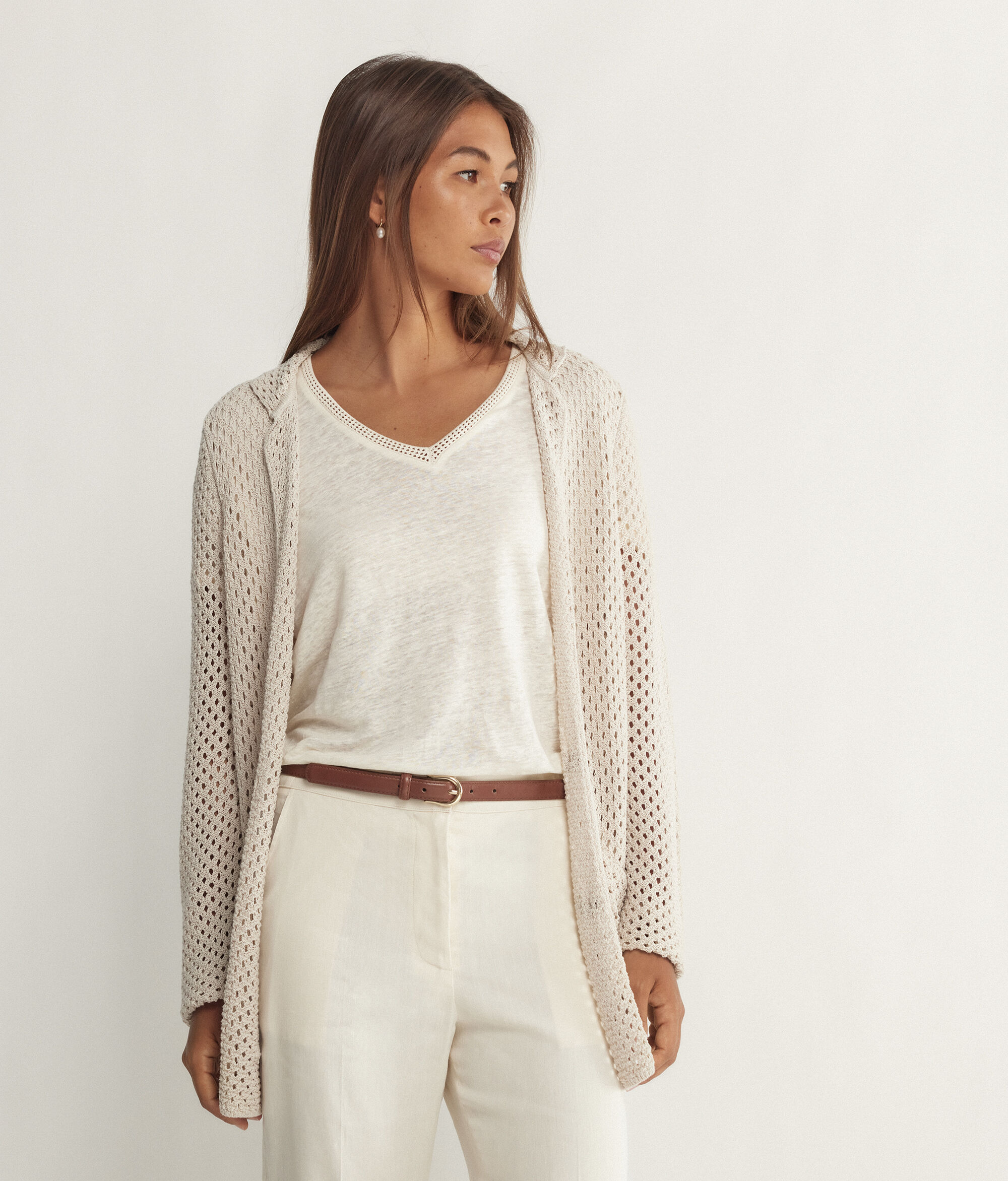 T Shirt con Scollo a V in Lino con Bordi in Retina