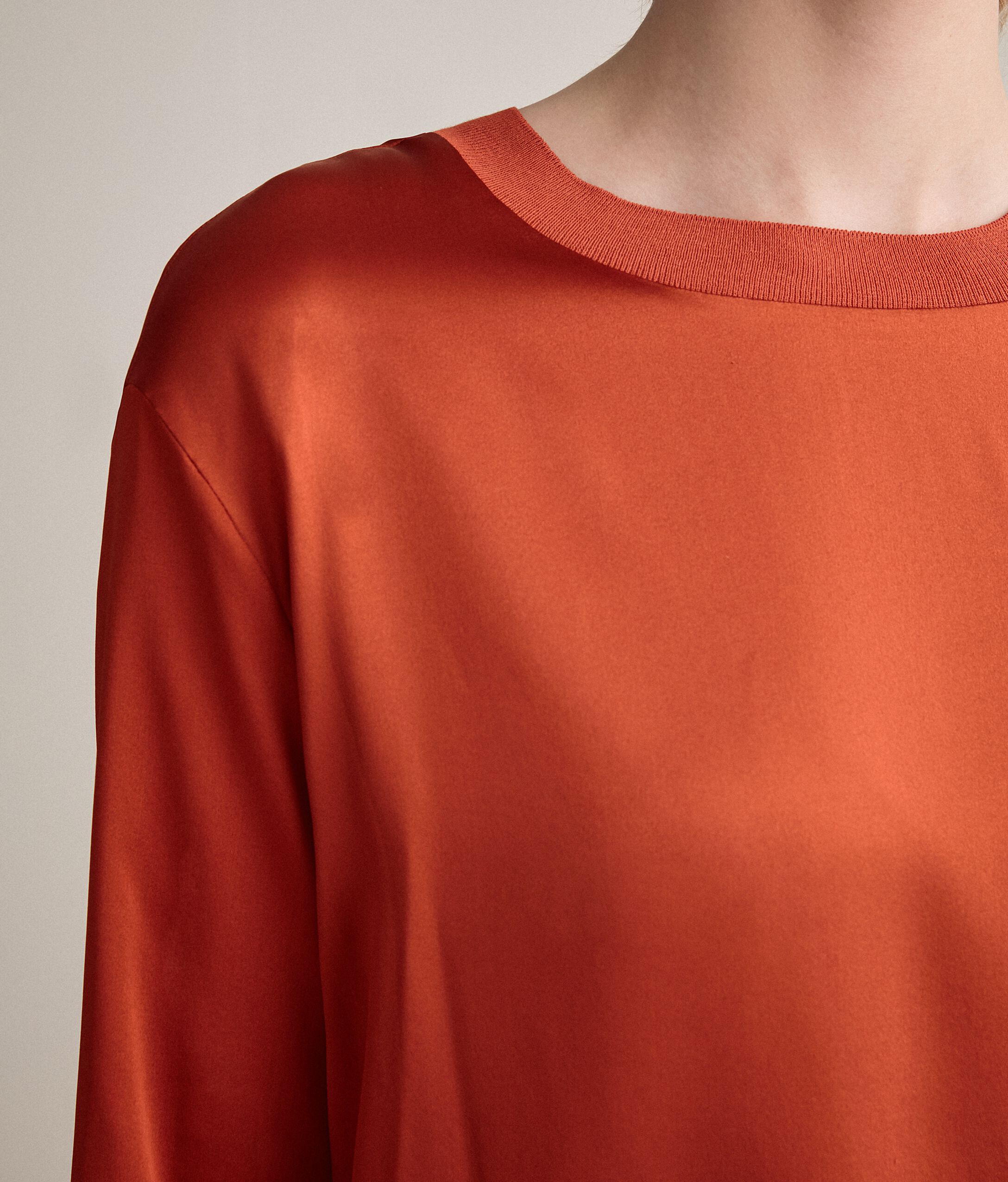 Blusa Girocollo in Seta