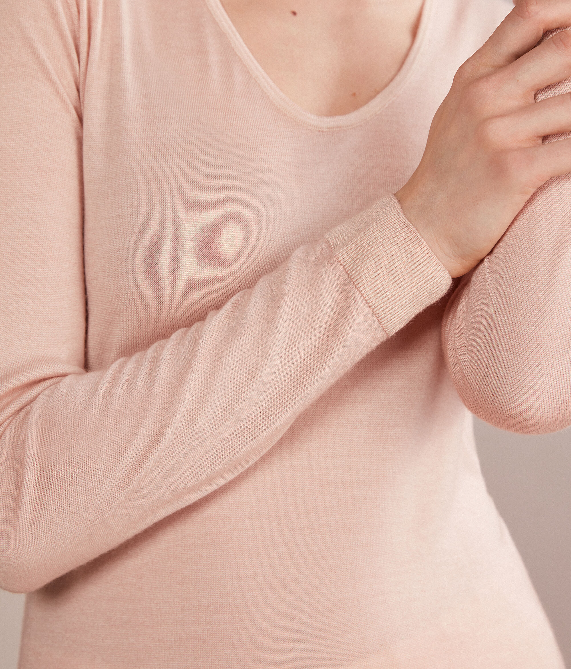 Ultrafine V-neck Cashmere Sweater