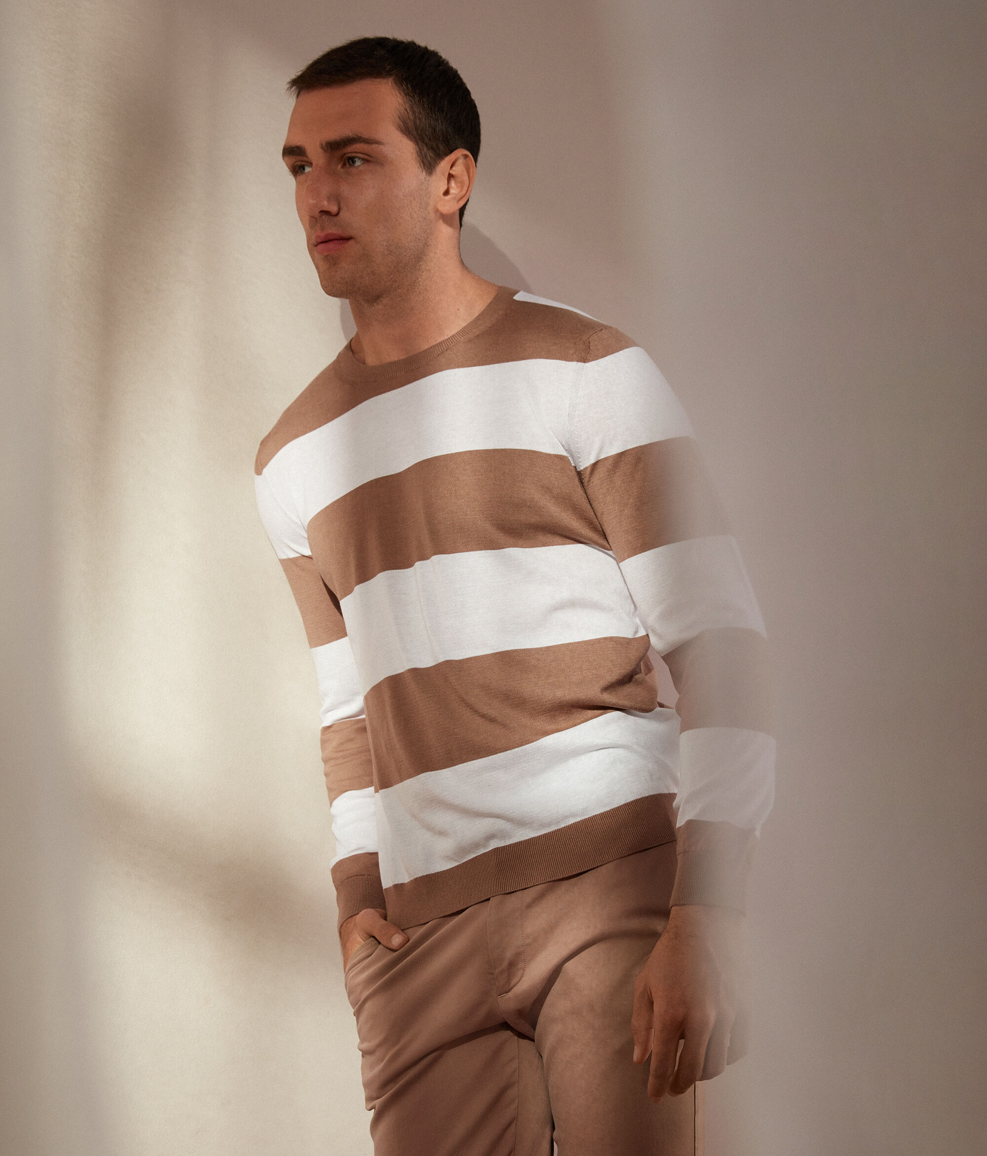 Sweter z jedwabiu i bawełny w duże pasy