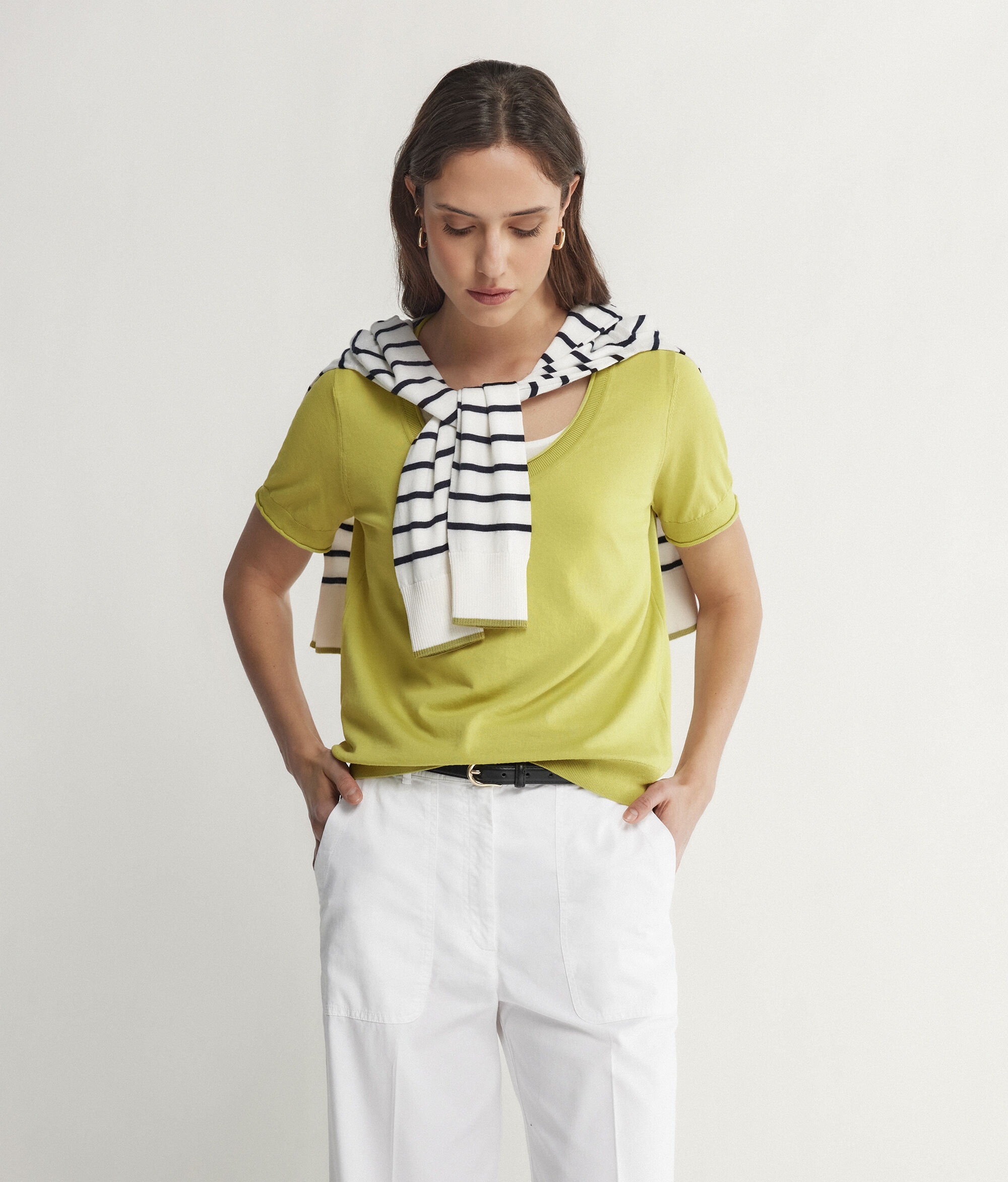 Maglia con Scollo Ampio a Maniche Corte
