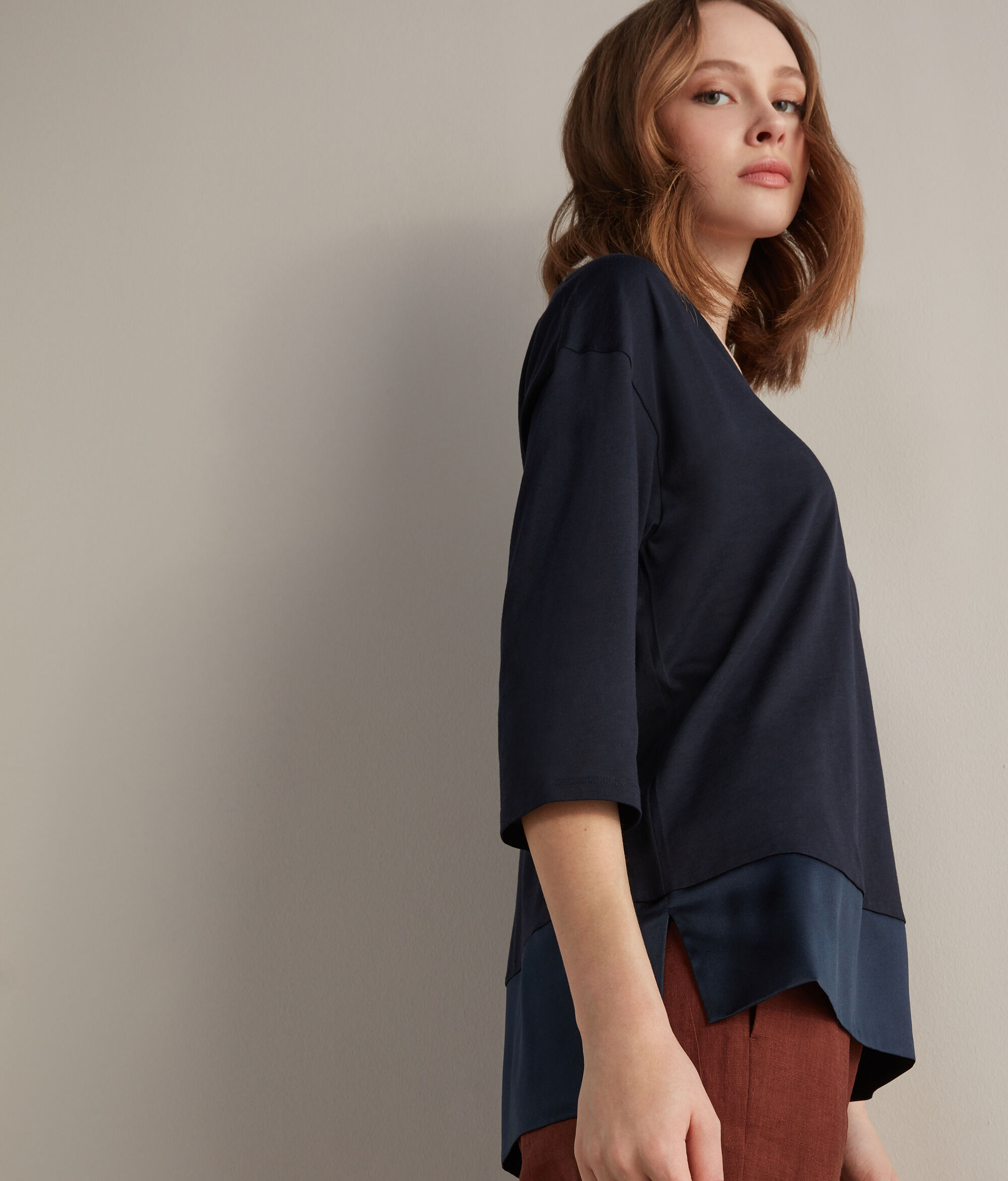T-Shirt aus Fresh Seide mit Satinabschluss