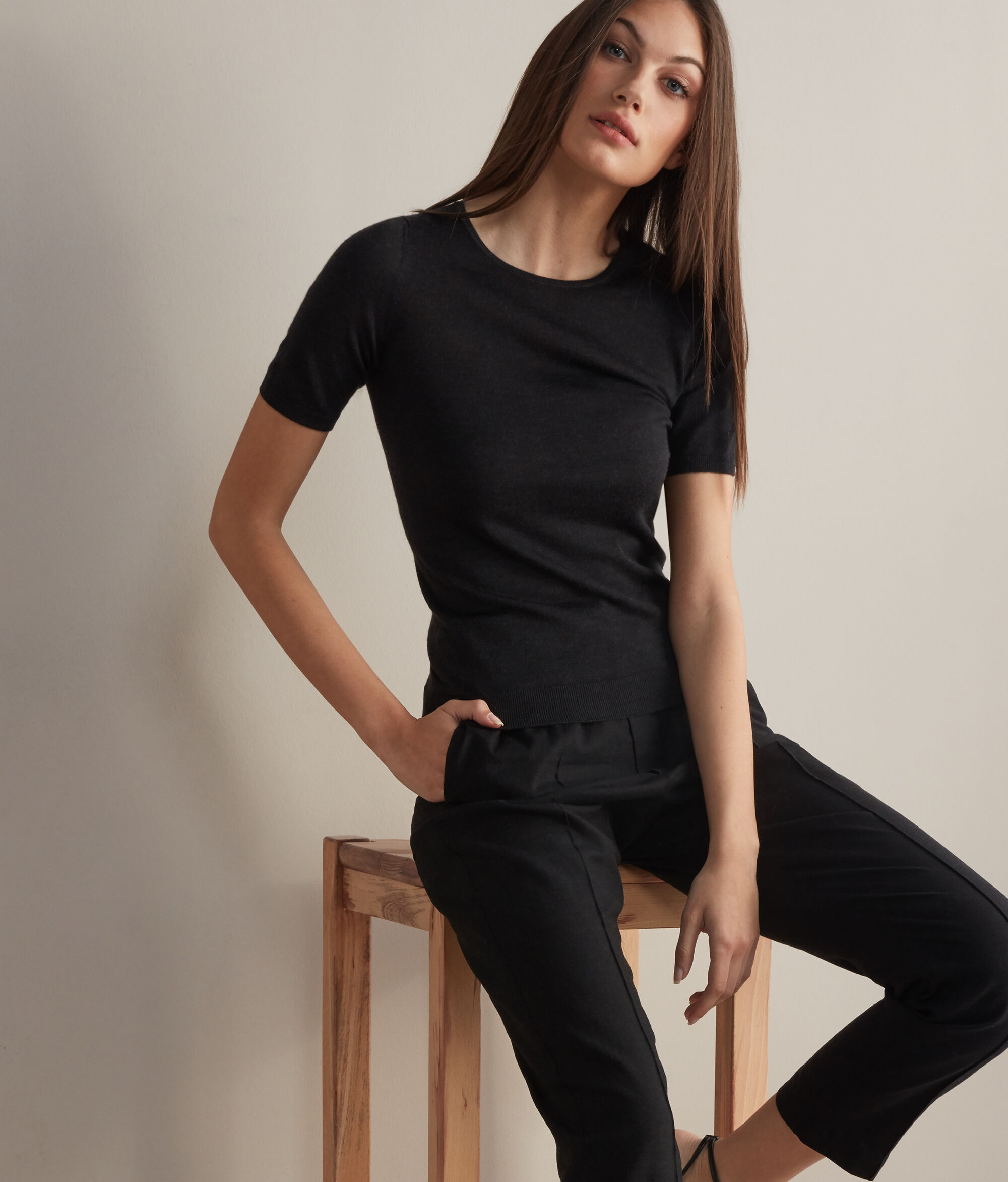 Round-Neck Short-Sleeve Ultrafine Cashmere Top