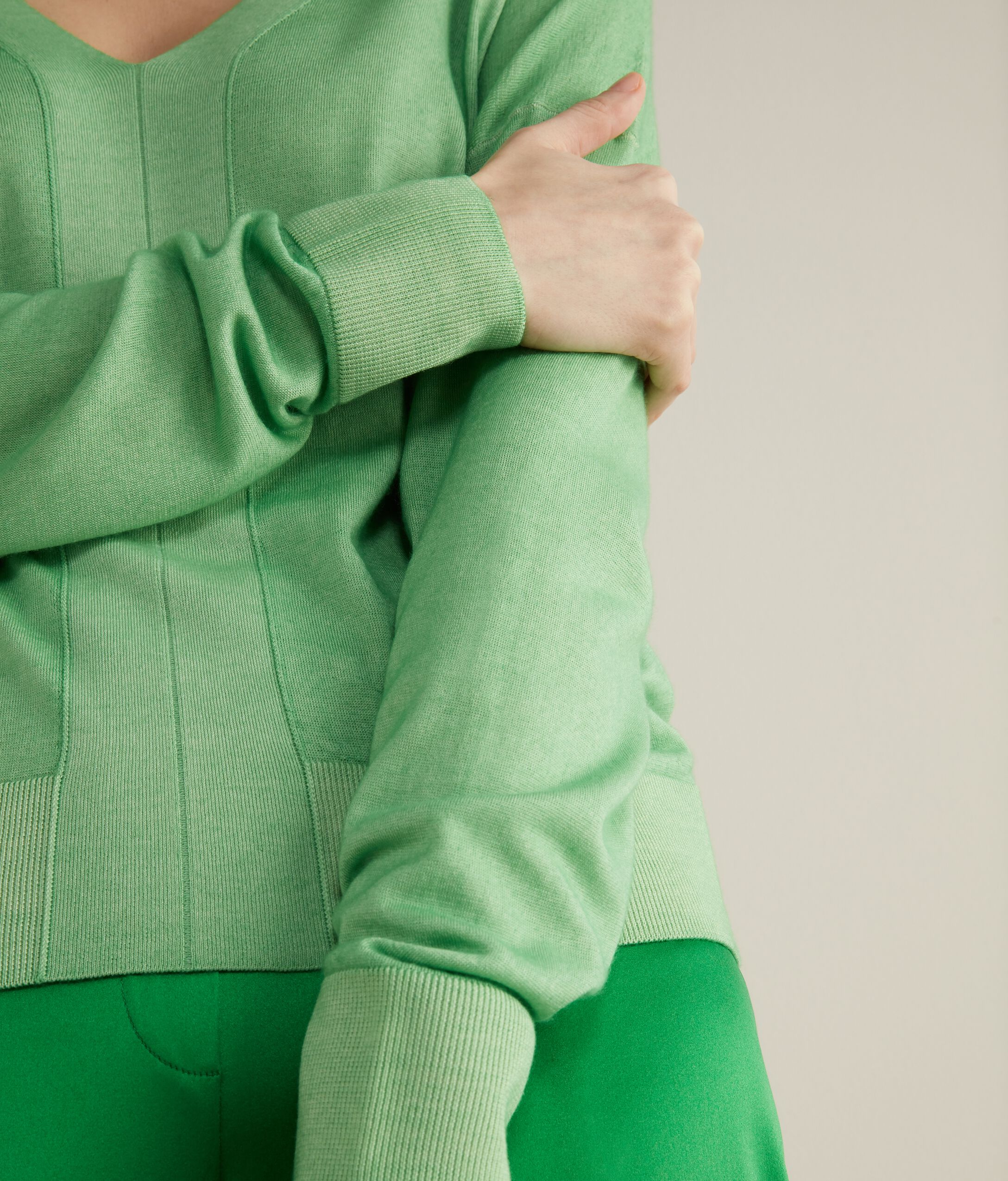 Oversize-Pullover aus Kaschmir Ultrafine mit V-Ausschnitt