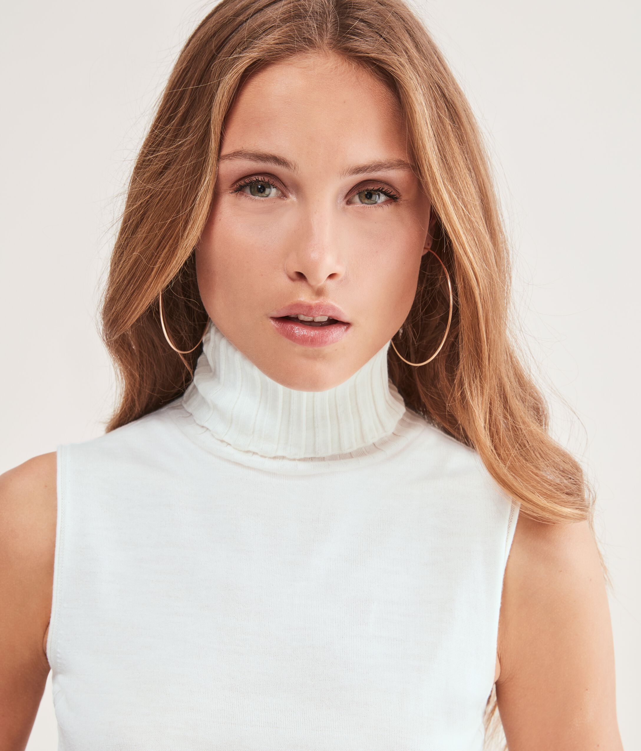 Sleeveless Ultralight Cashmere High Neck