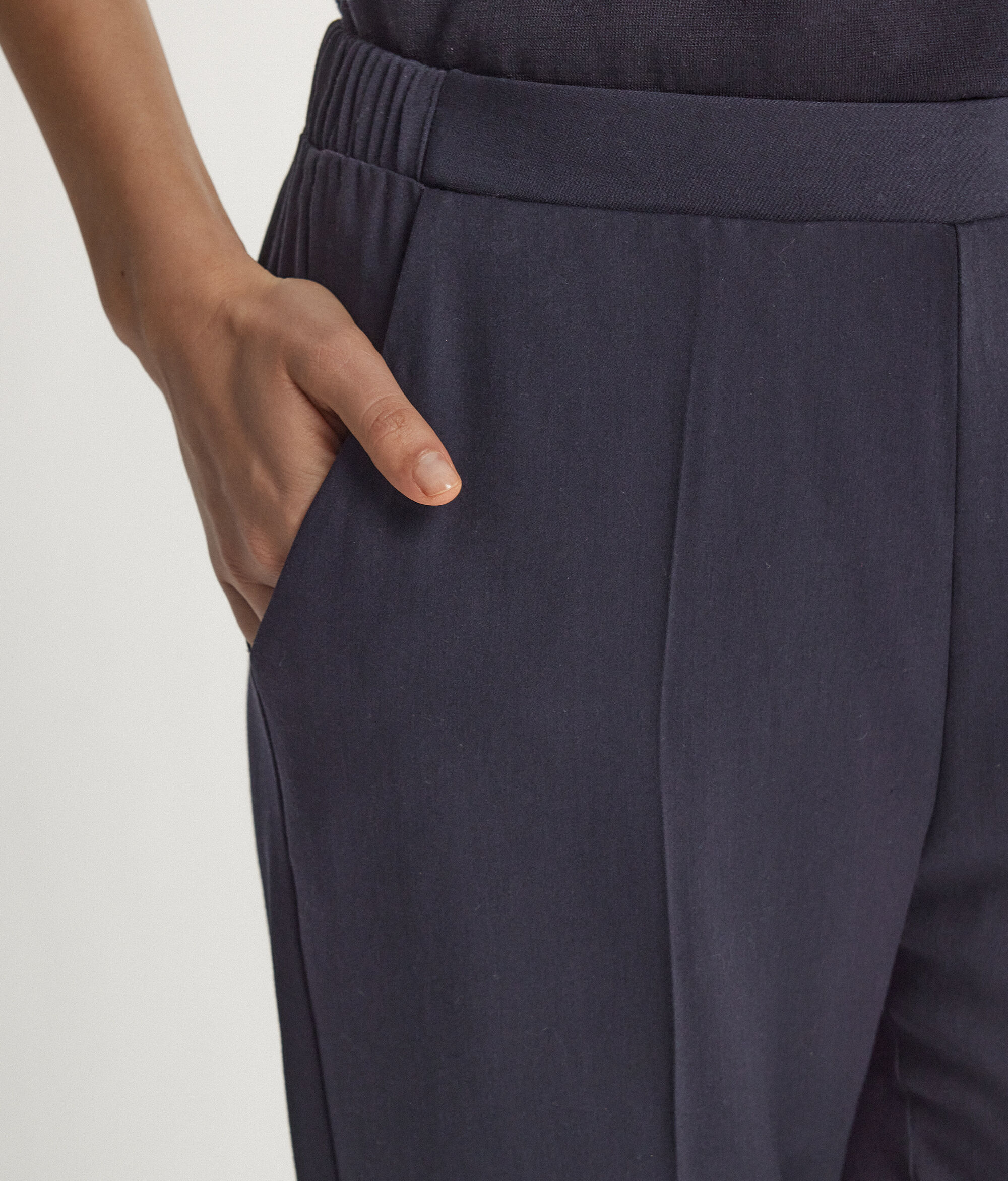 Zigarettenhose aus Viskose und Wolle