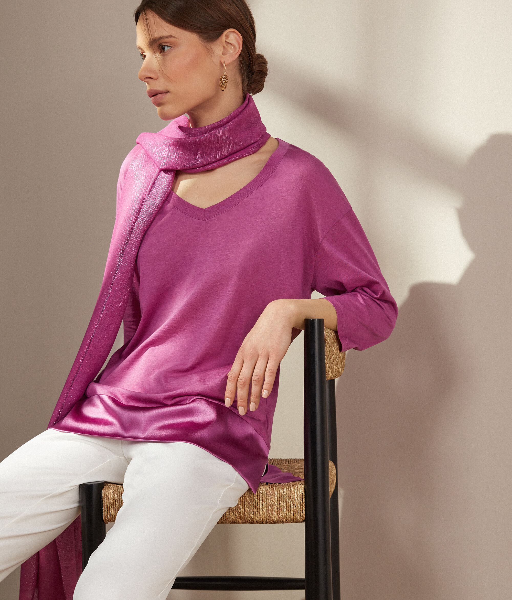 Tričko z lehkého hedvábí se saténovým lemem