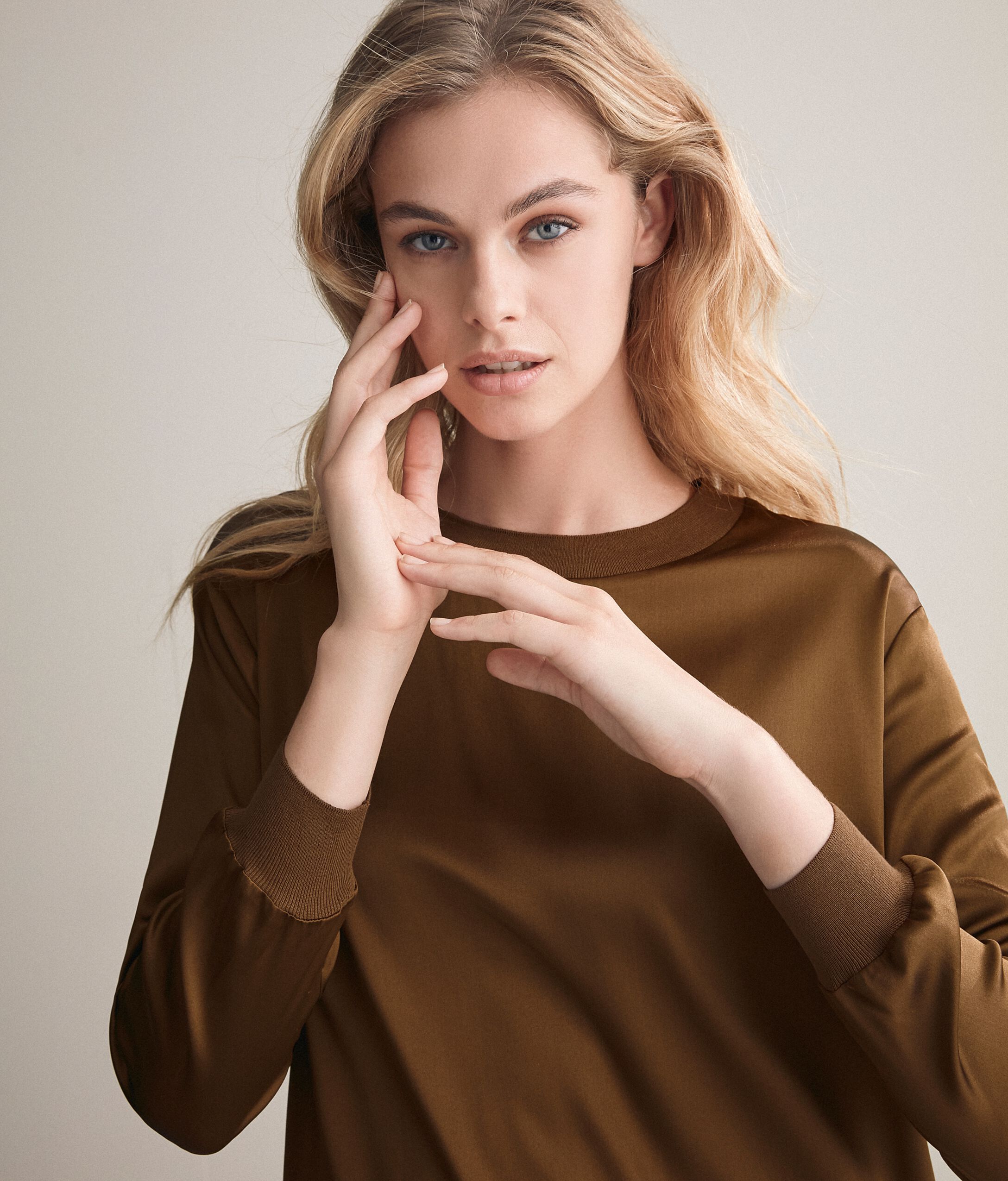 Blusa Girocollo in Seta