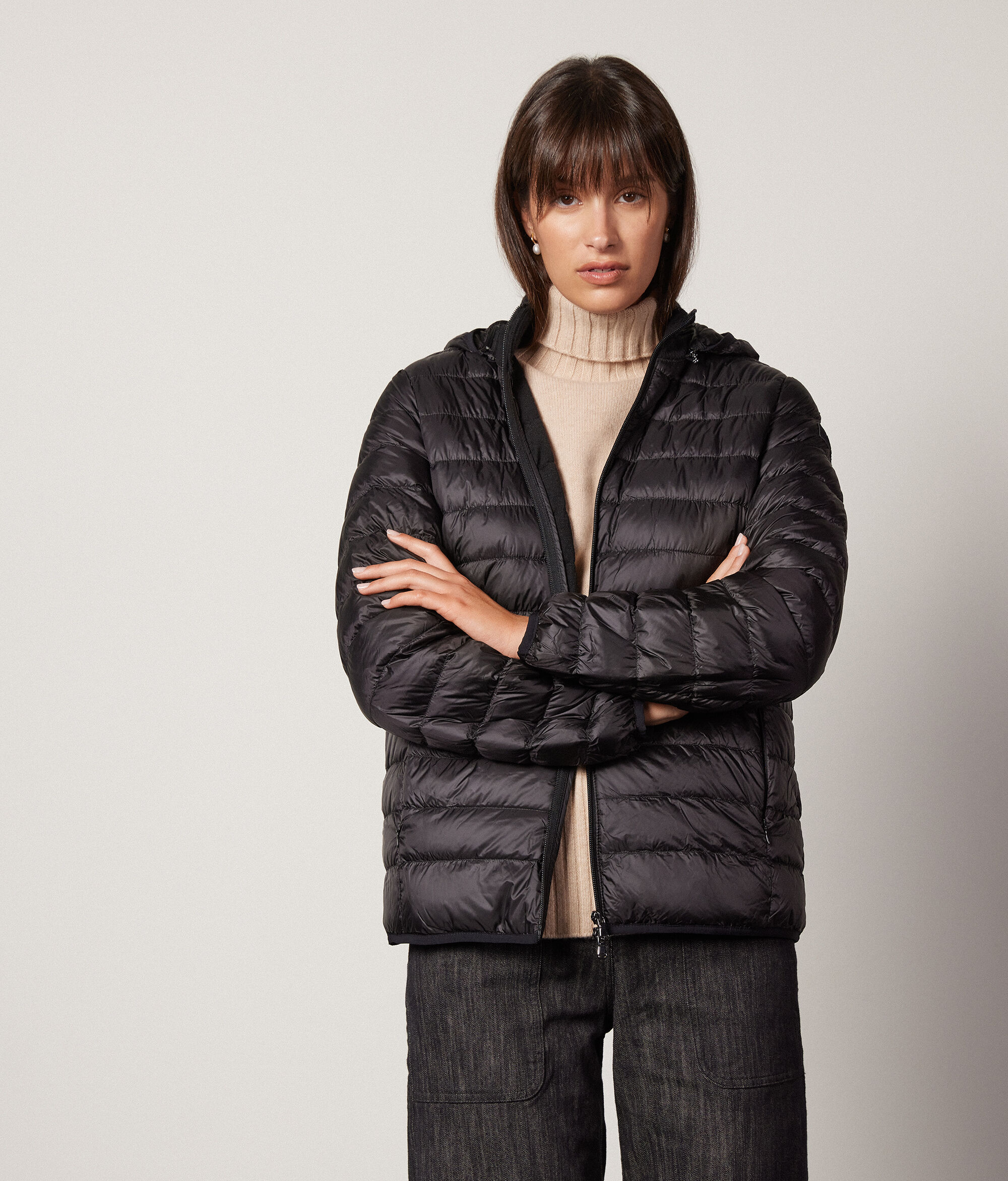 Daunenjacke mit abnehmbarer Kapuze