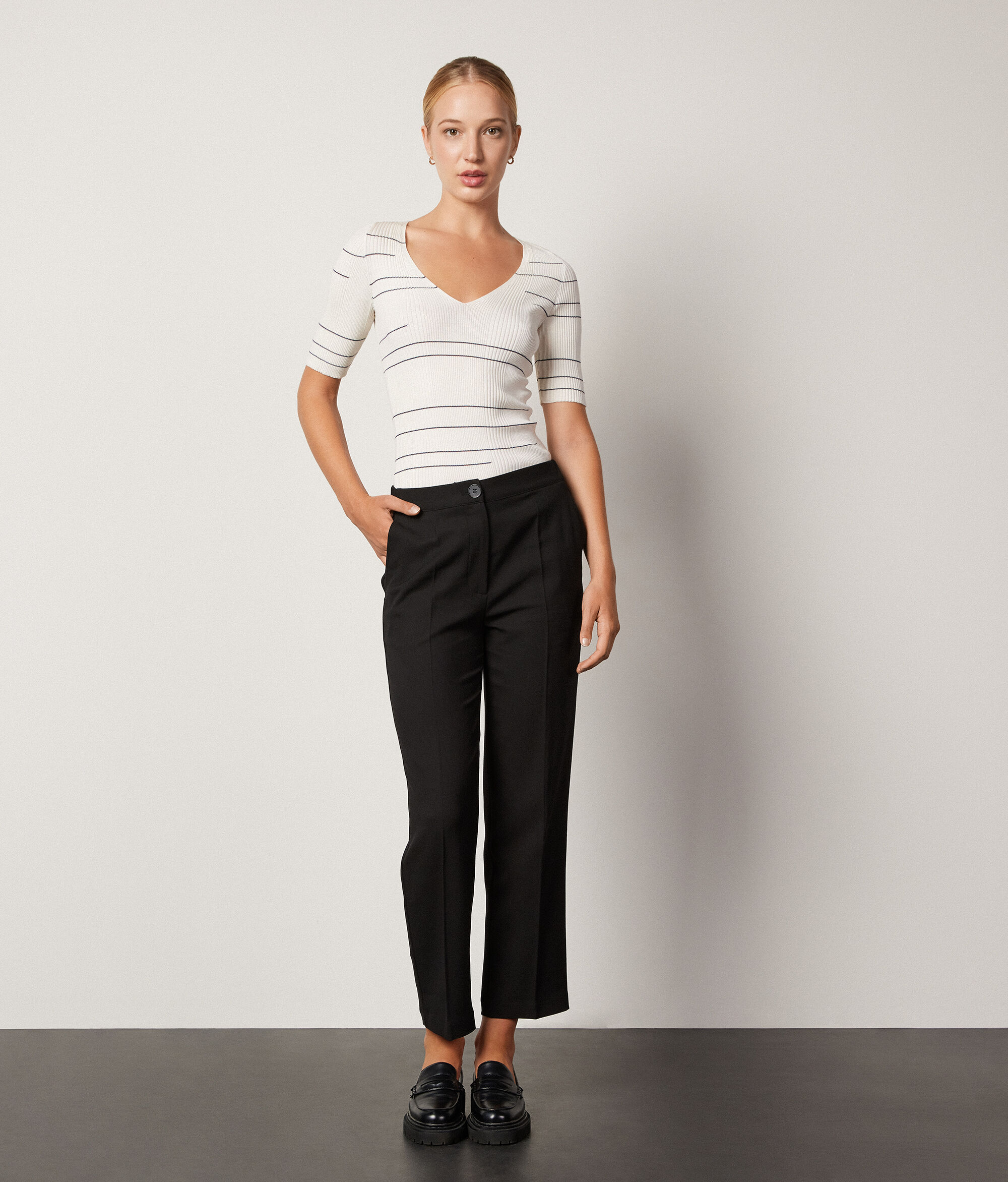 V-neck T-shirt in Ribbed Striped Cotton