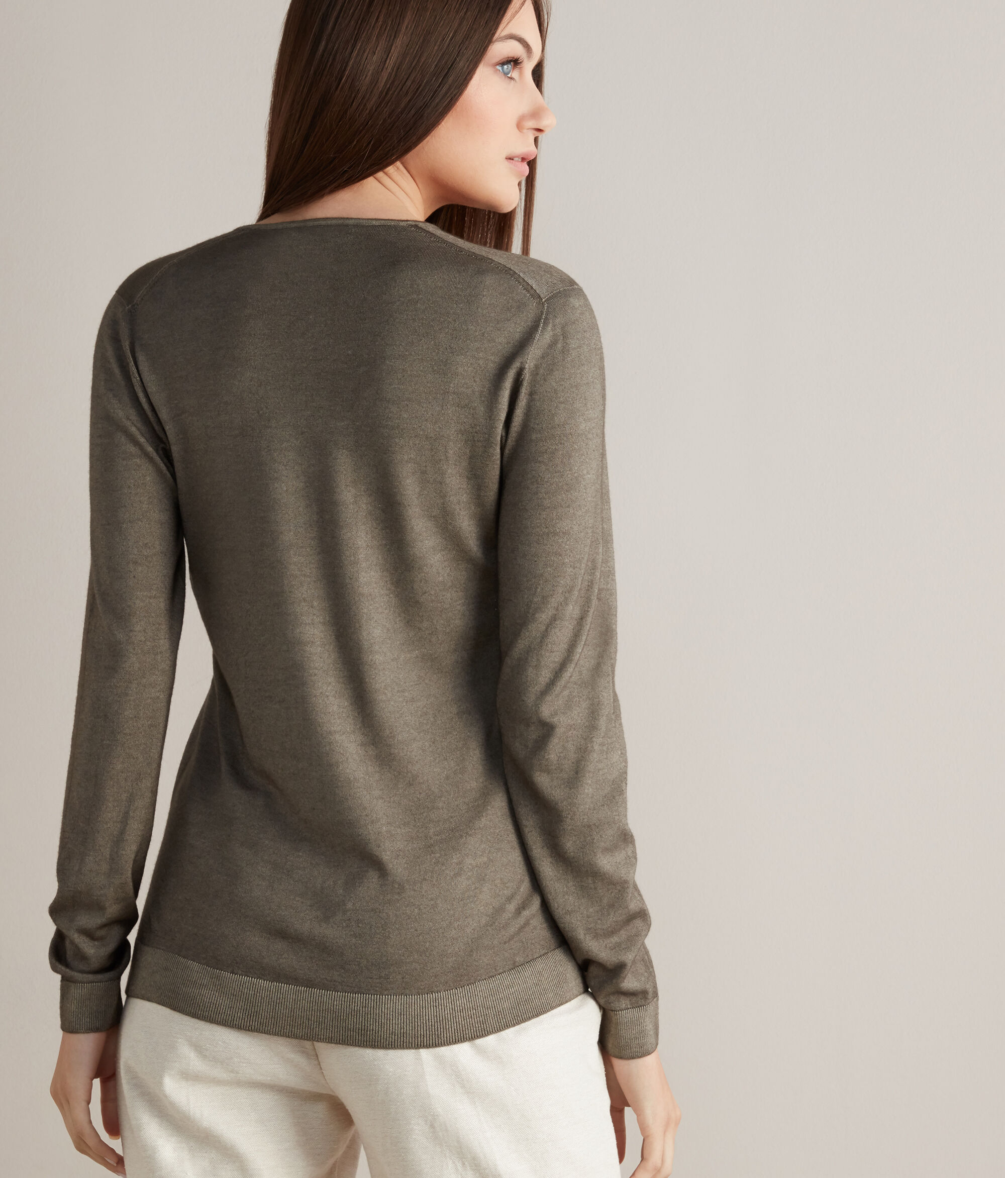 Ultrafine V-neck Cashmere Sweater