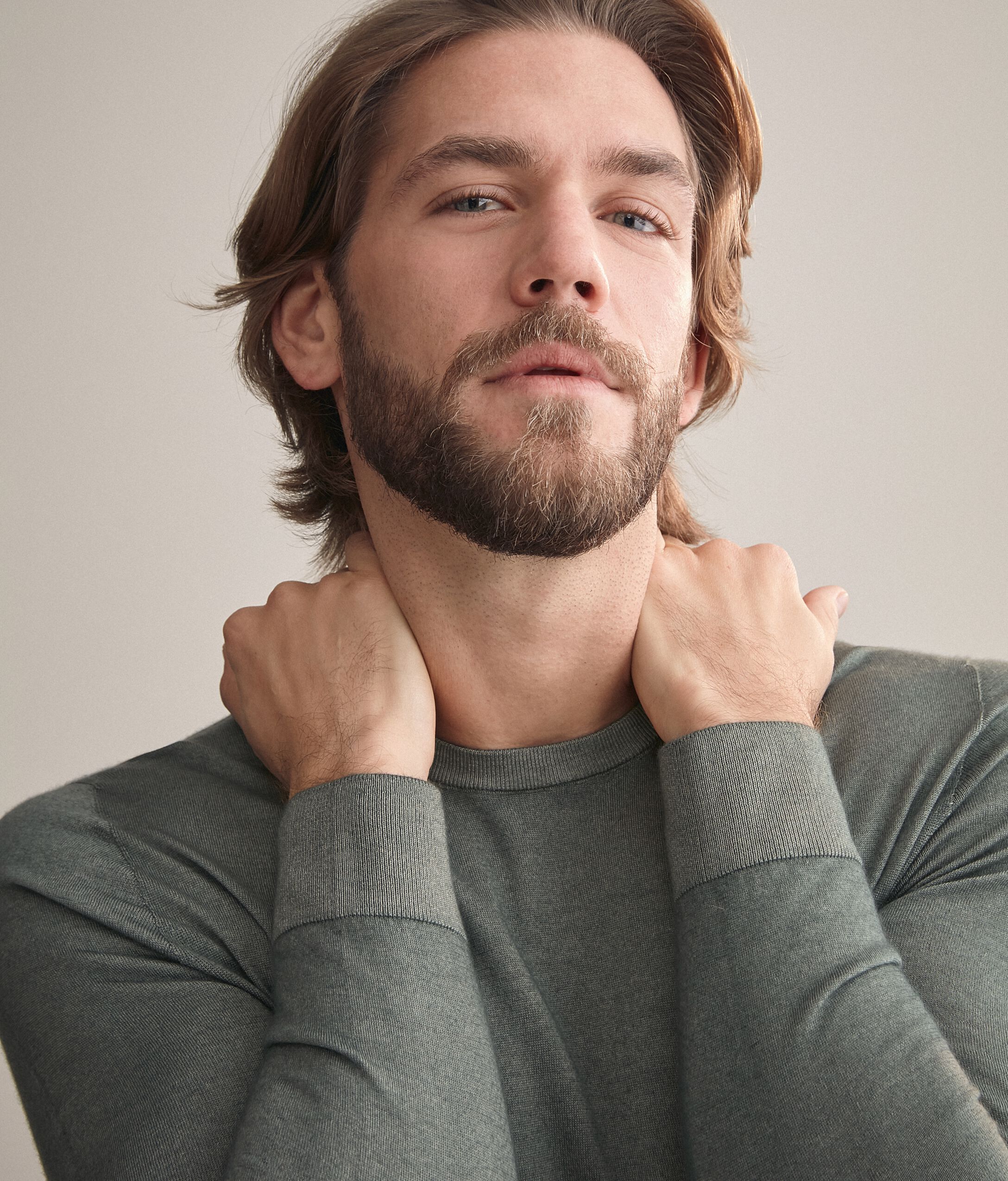 Ultrafine cashmere crew neck sweater
