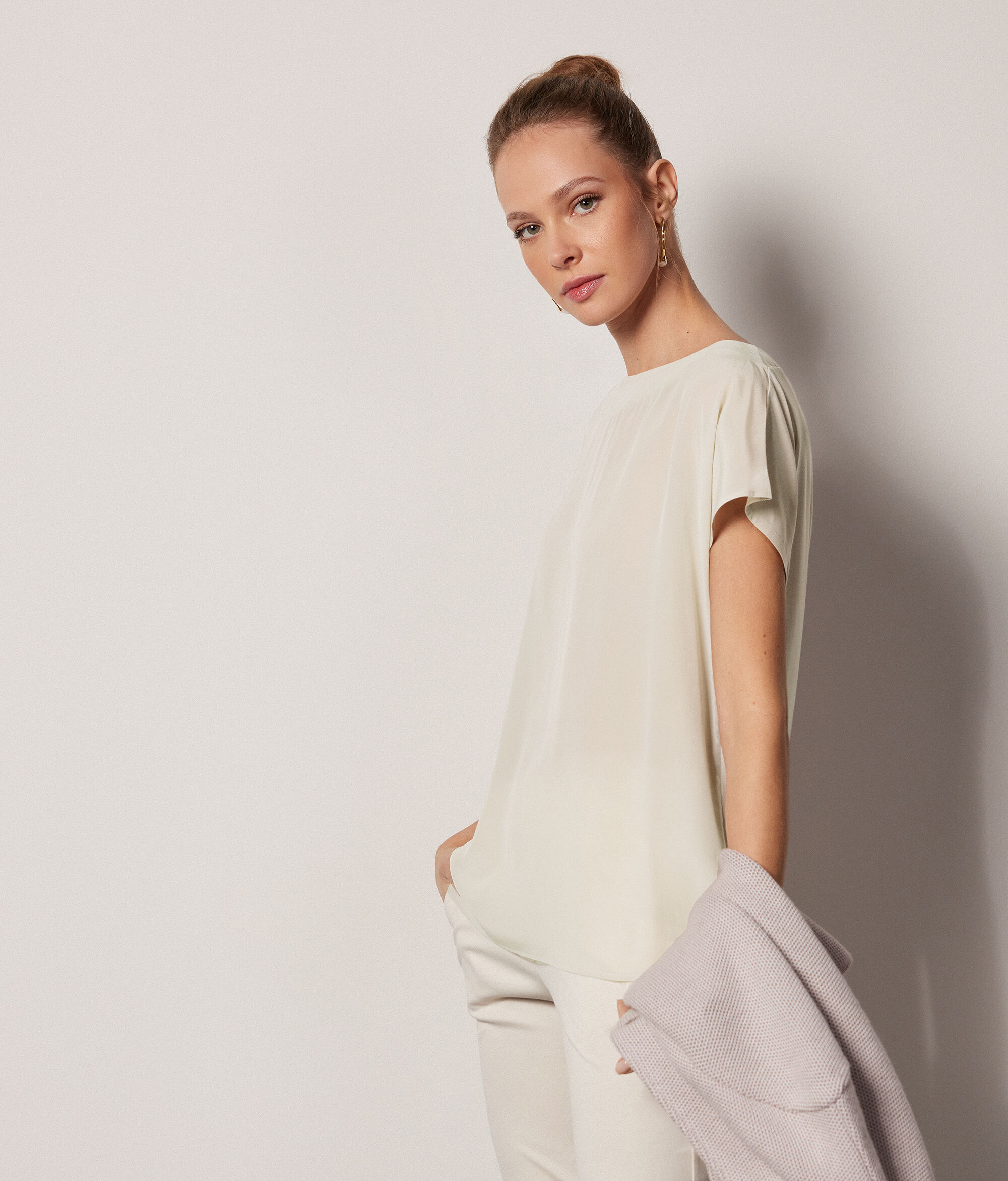 T-shirt Scollo Barchetta in Seta e Modal