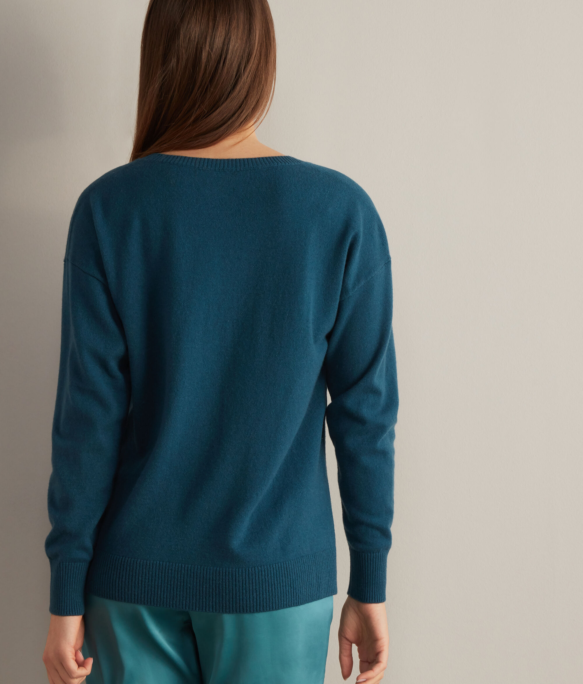 Maglia Scollo V in Cashmere Ultrasoft con Spacchi