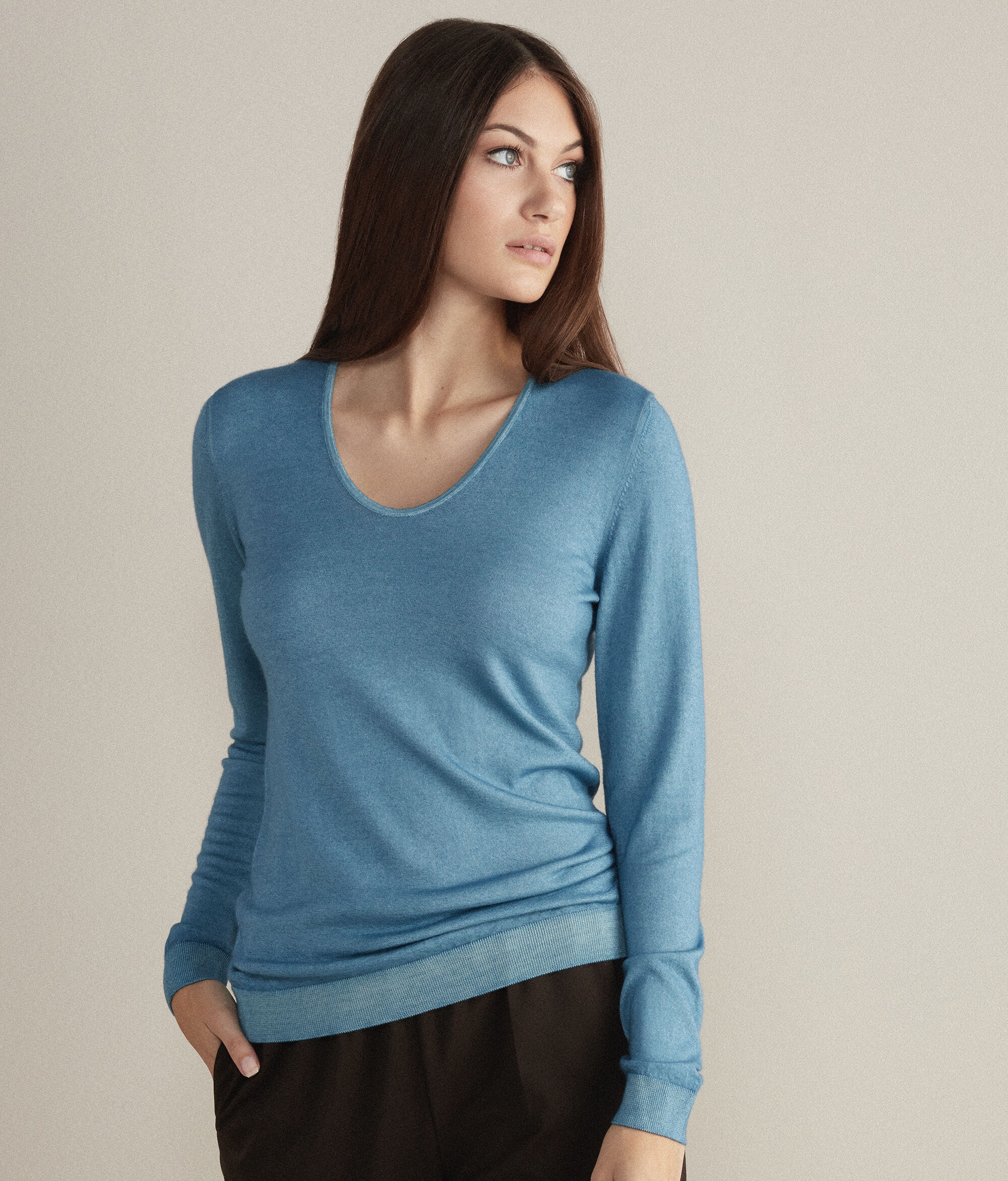 Ultrafine V-neck Cashmere Sweater