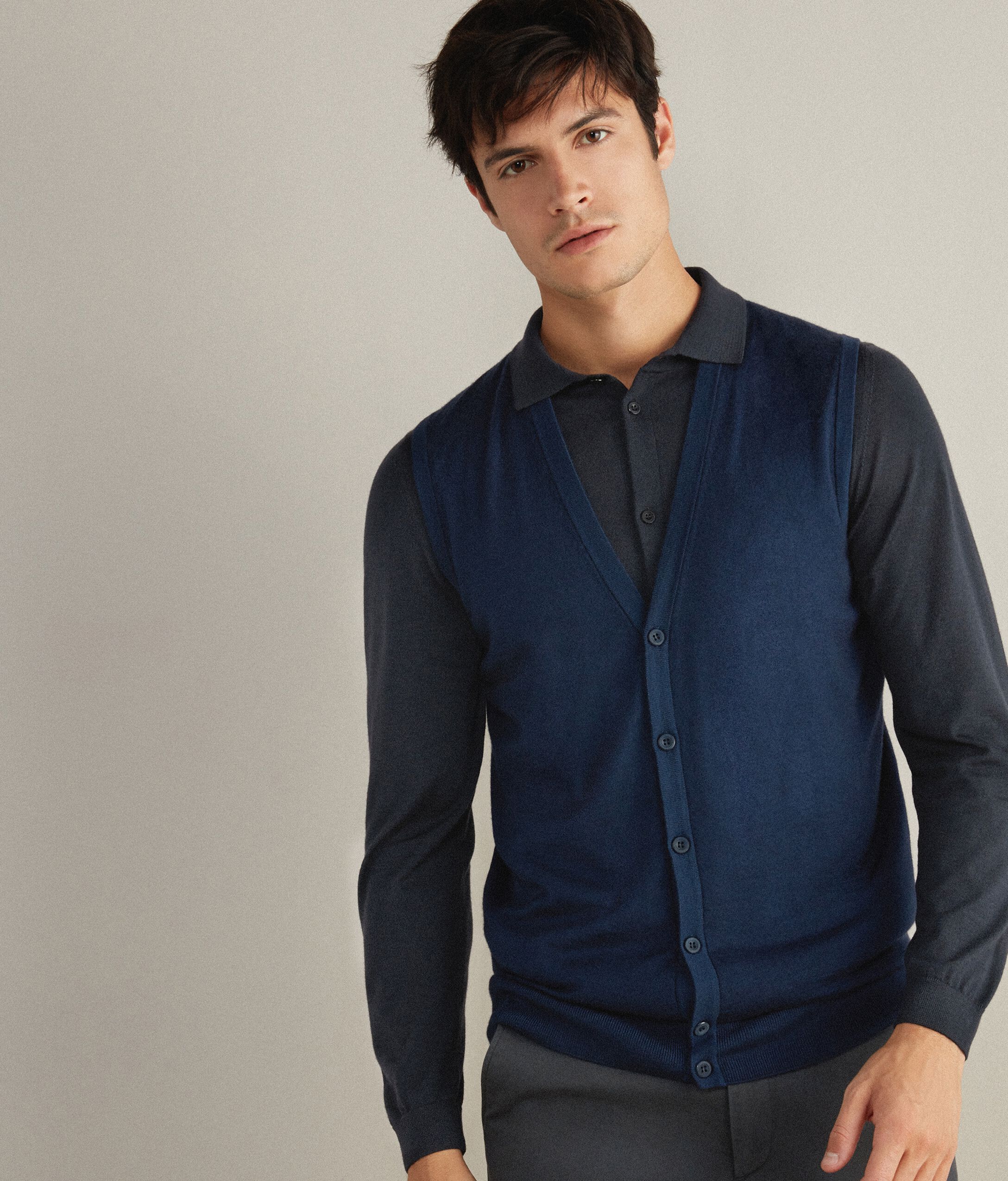 Chaleco de Cashmere Ultrafineo con botones