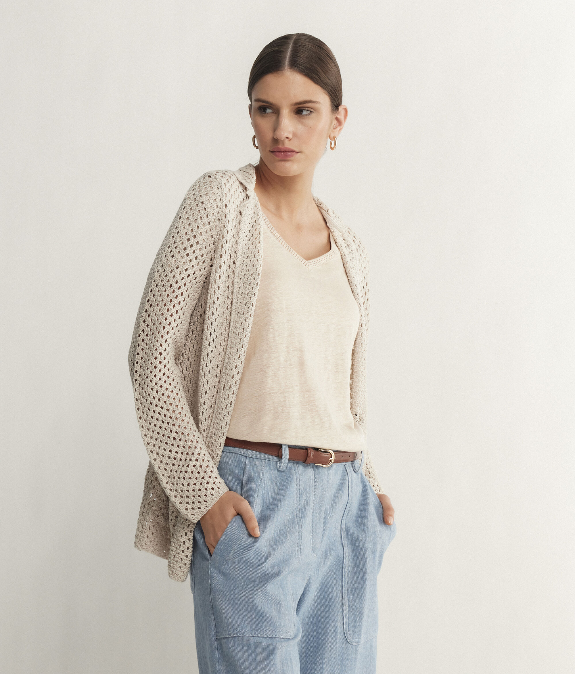 T Shirt con Scollo a V in Lino con Bordi in Retina