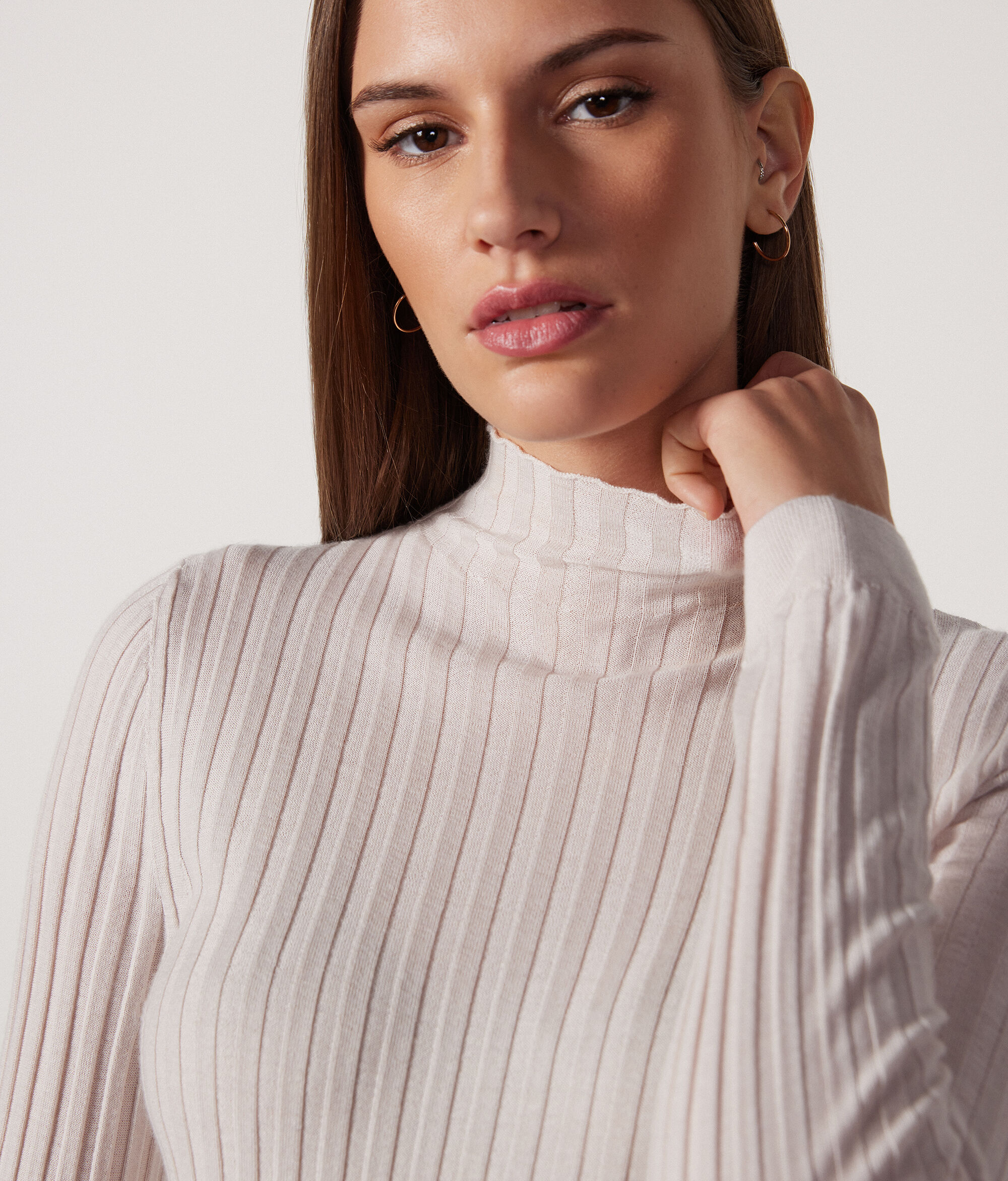Flat Ribbed Ultralight Cashmere Polo Neck