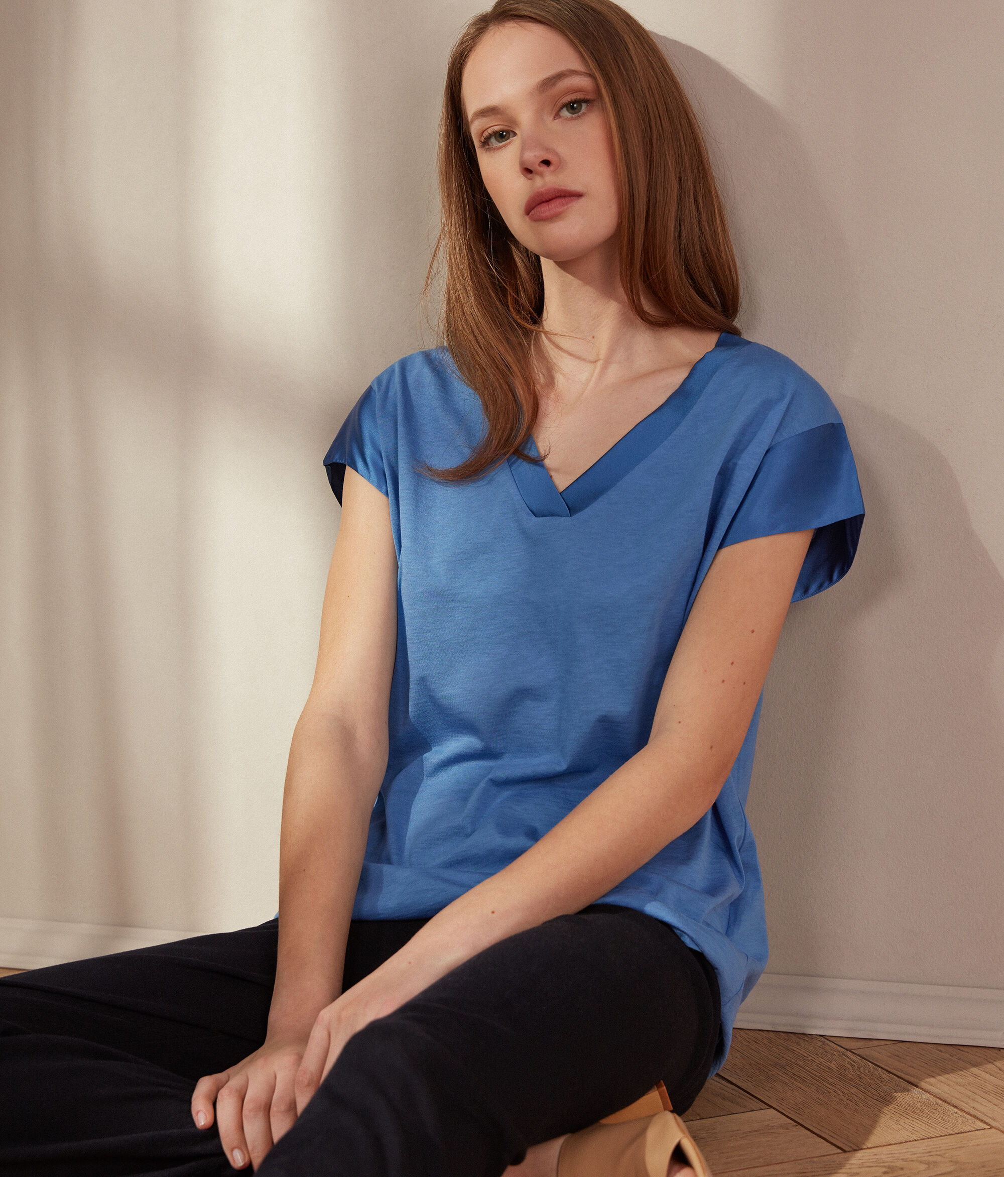 T-Shirt in Fresh Silk with Satin Trim