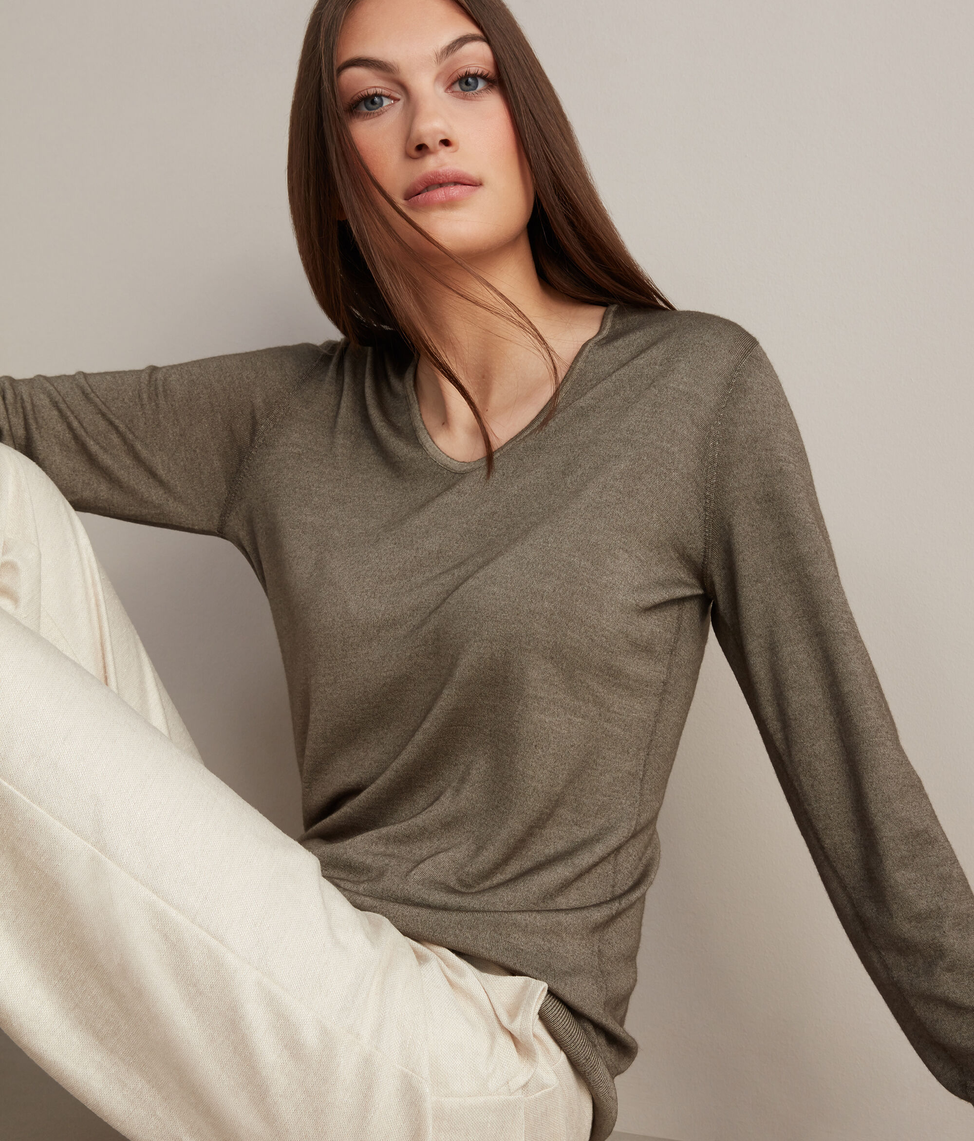 Ultrafine V-neck Cashmere Sweater