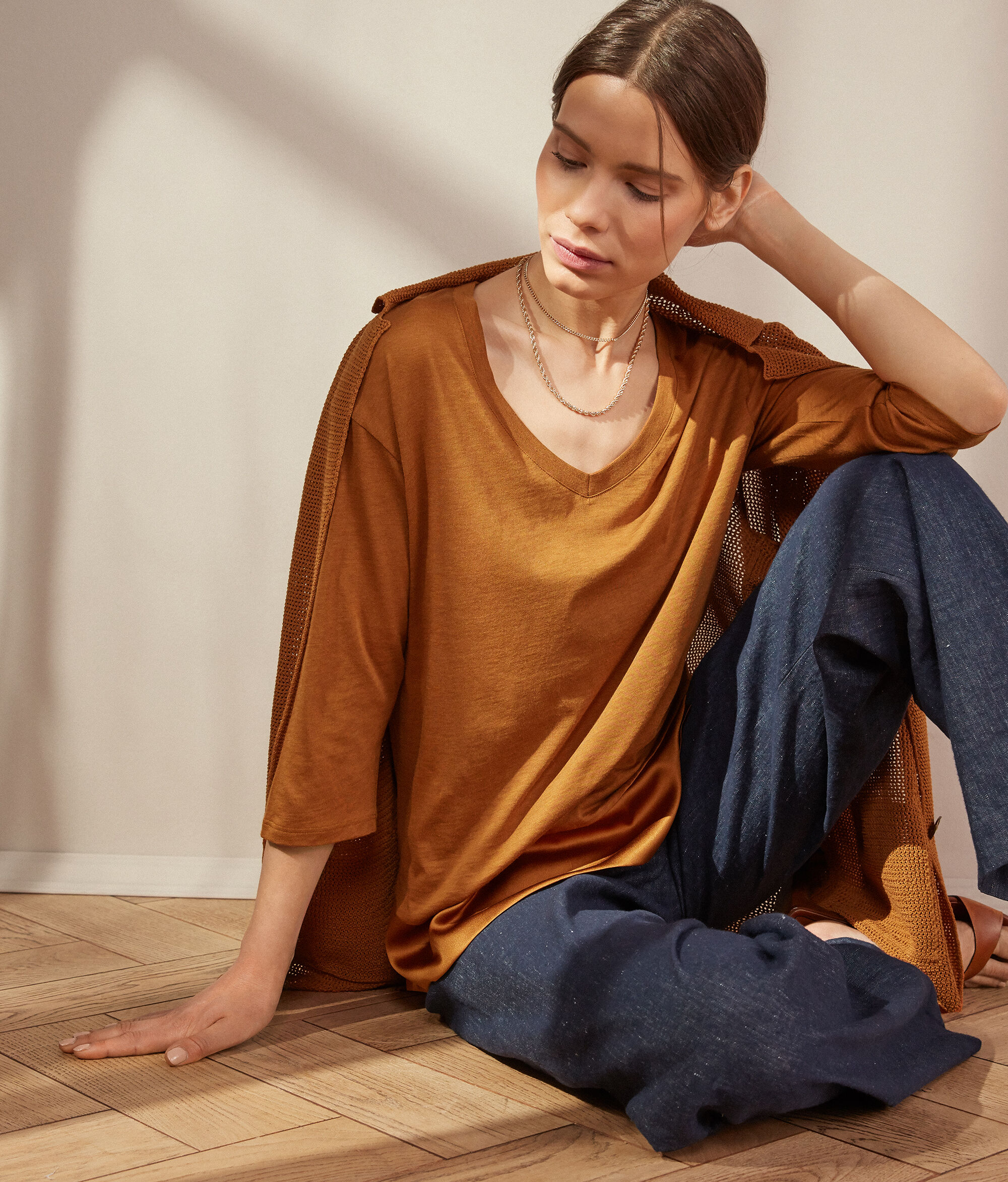 Tričko z lehkého hedvábí se saténovým lemem