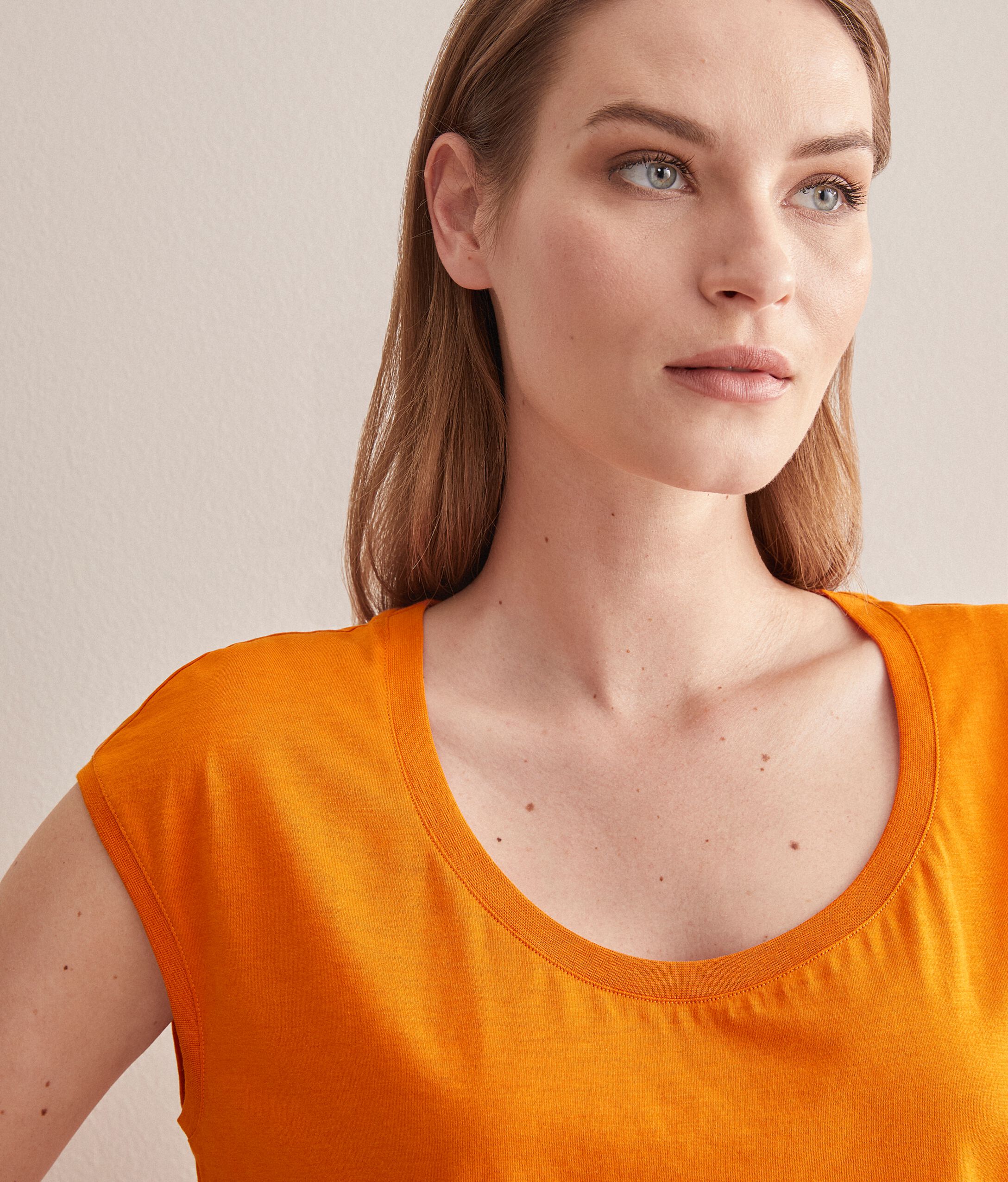 T-shirt Scollo Ampio in Cotone e Seta